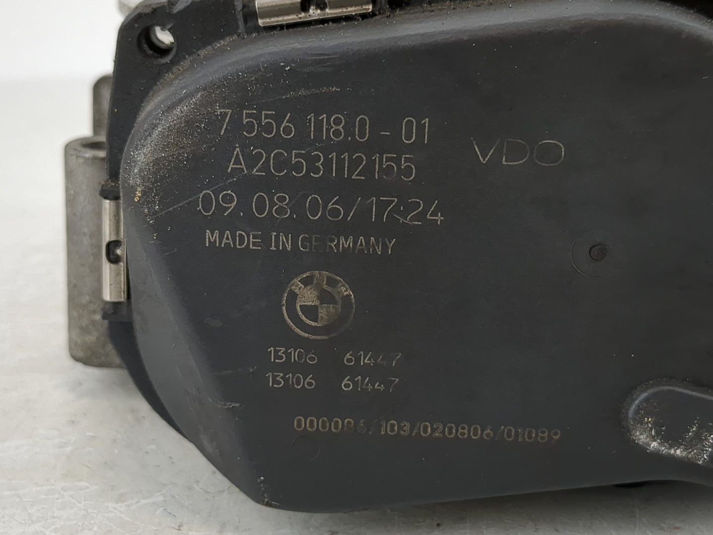 2007-2013 Bmw 328i Throttle Body P/N:7 556 118 0-01 Fits Fits 2007 2008 2009 2010 2011 2012 2013 OEM Used Auto Parts - Oemusedautoparts1.com