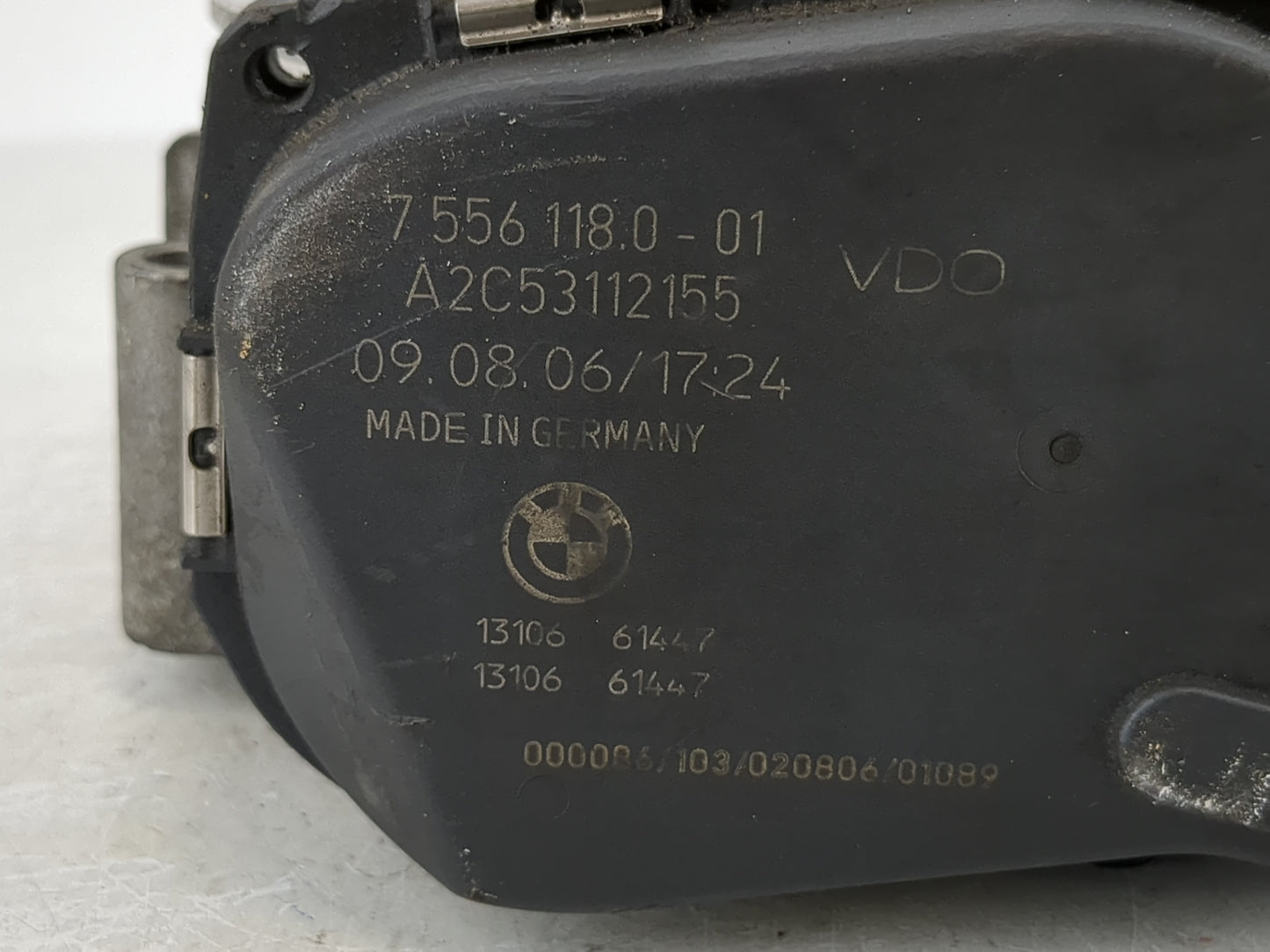 2007-2013 Bmw 328i Throttle Body P/N:7 556 118 0-01 Fits Fits 2007 2008 2009 2010 2011 2012 2013 OEM Used Auto Parts - Oemusedautoparts1.com