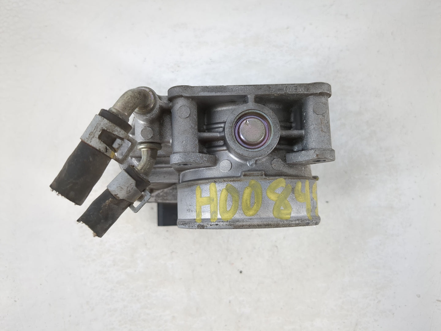 2015-2016 Nissan Pathfinder Throttle Body P/N:RME70-50 Fits Fits 2015 2016 2017 2018 2019 2020 2021 2022 OEM Used Auto Parts - Oemusedautoparts1.com