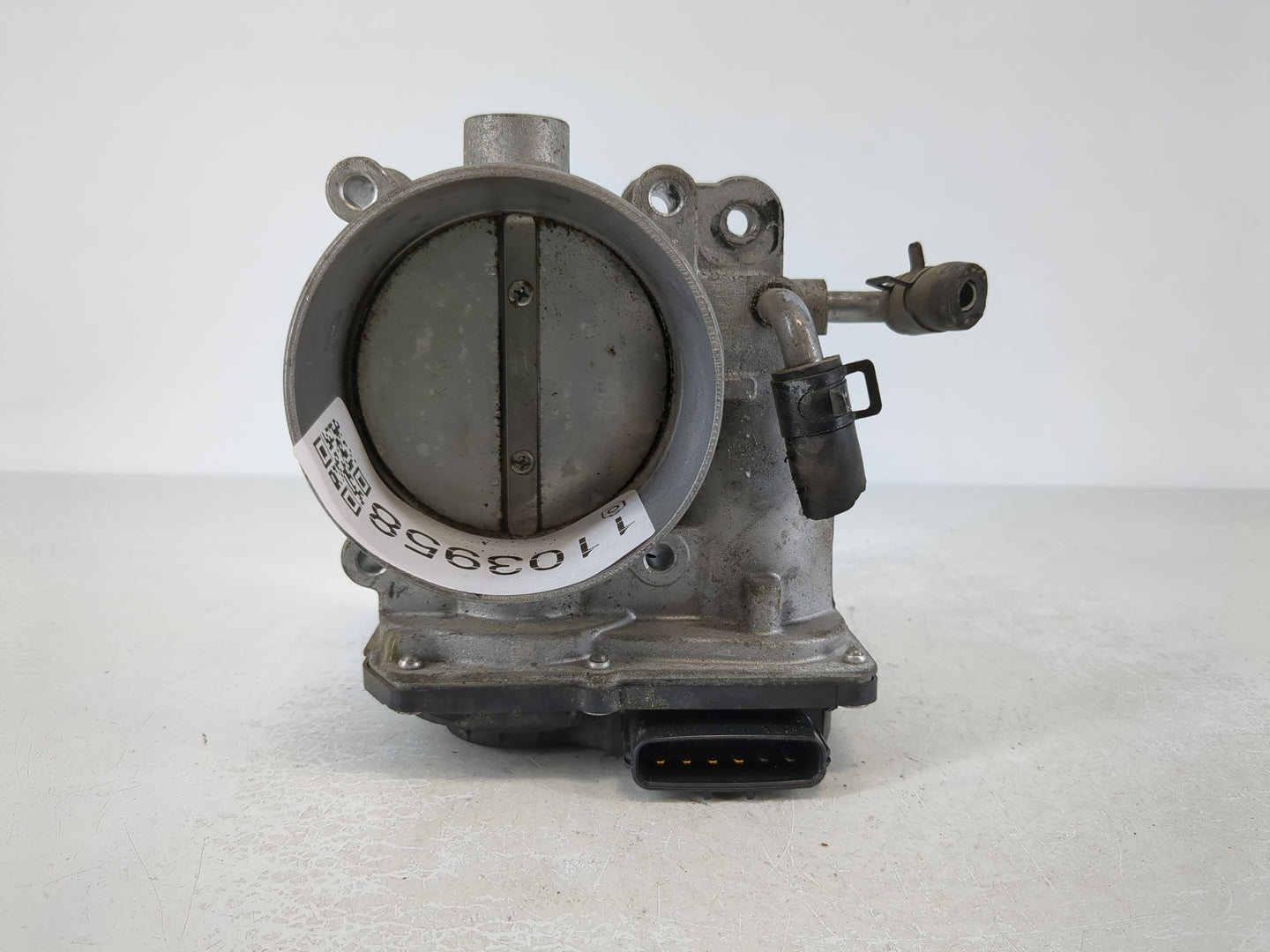 2015-2016 Hyundai Genesis Throttle Body P/N:355100-3CAC0 Fits Fits 2015 2016 2017 OEM Used Auto Parts - Oemusedautoparts1.com