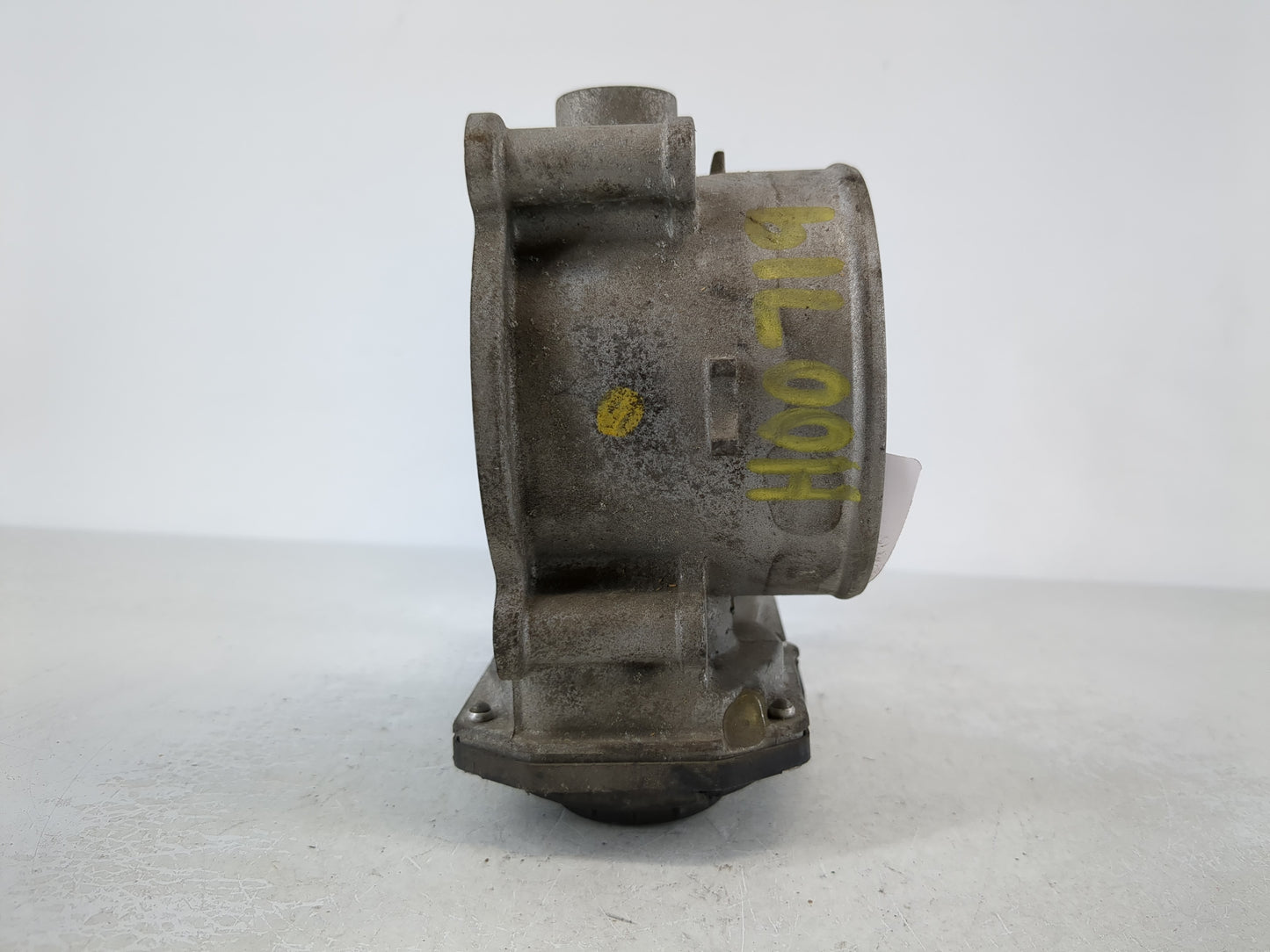 2015-2016 Hyundai Genesis Throttle Body P/N:355100-3CAC0 Fits Fits 2015 2016 2017 OEM Used Auto Parts - Oemusedautoparts1.com