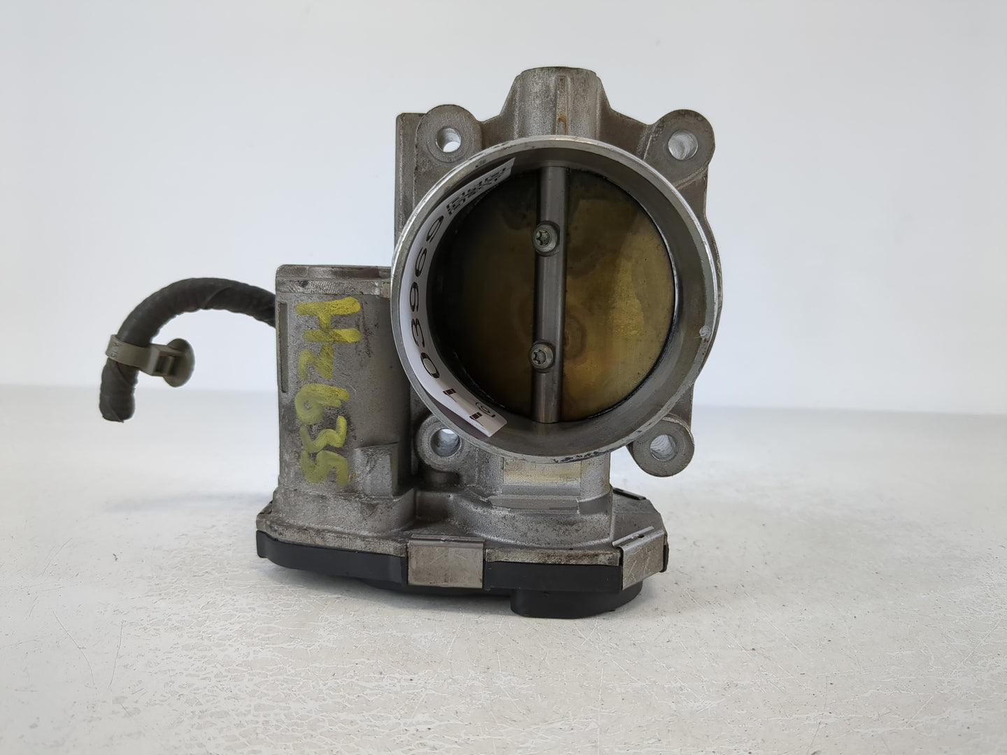 2010 Buick Lacrosse Throttle Body P/N:3009 AA 994AA Fits Fits 2007 2008 2009 2011 2012 OEM Used Auto Parts - Oemusedautoparts1.com