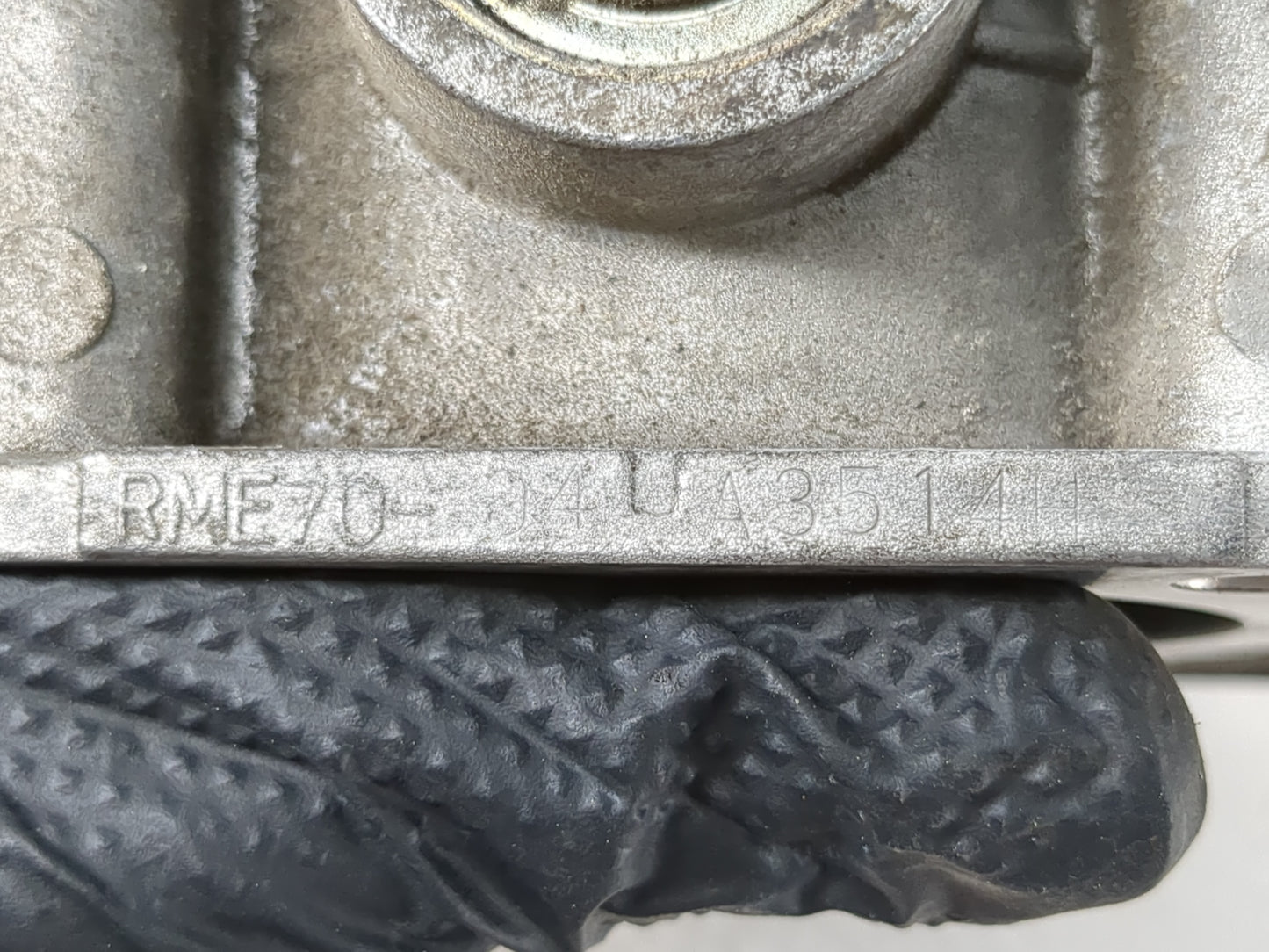 2003-2006 Infiniti G35 Throttle Body P/N:RME70-04 Fits Fits 2002 2003 2004 2005 2006 OEM Used Auto Parts