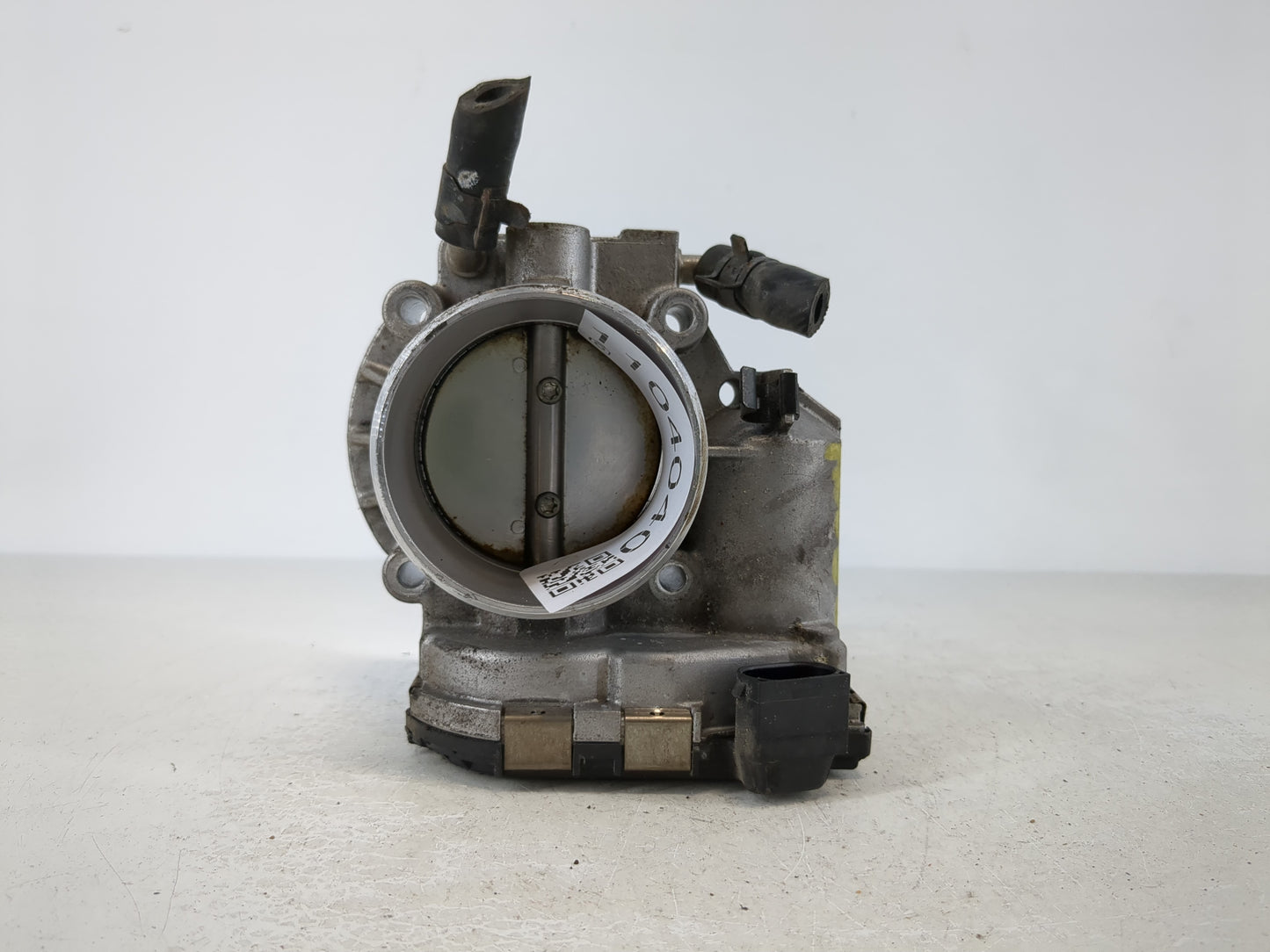 2011-2015 Hyundai Sonata Throttle Body P/N:355100-2G800 Fits Fits 2011 2012 2013 2014 2015 2016 OEM Used Auto Parts - Oemusedautoparts1.com