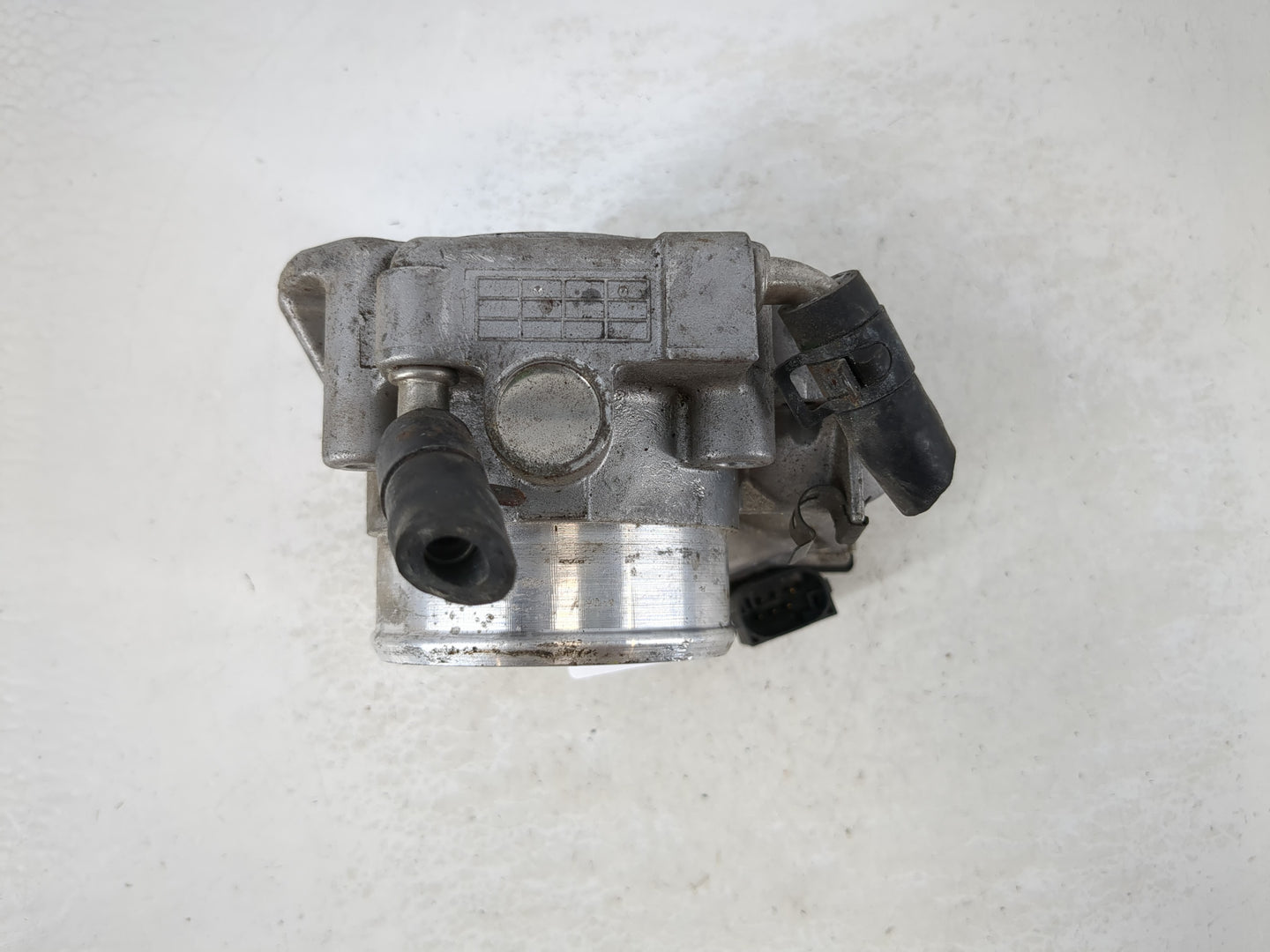 2011-2015 Hyundai Sonata Throttle Body P/N:355100-2G800 Fits Fits 2011 2012 2013 2014 2015 2016 OEM Used Auto Parts - Oemusedautoparts1.com