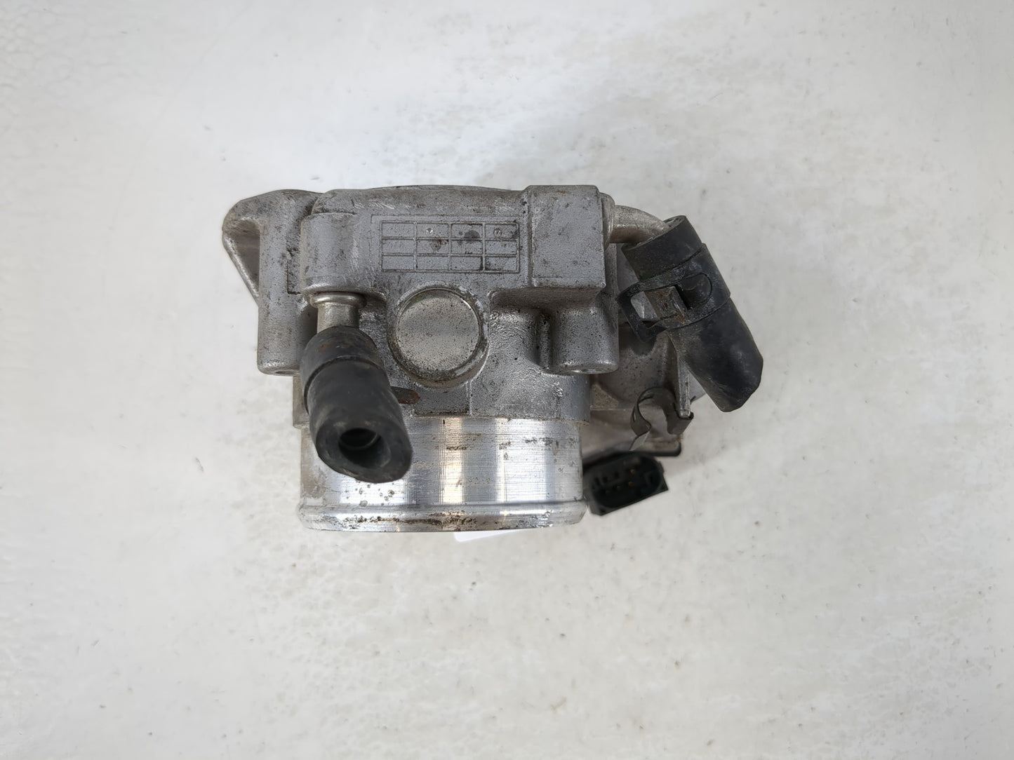 2011-2015 Hyundai Sonata Throttle Body P/N:355100-2G800 Fits Fits 2011 2012 2013 2014 2015 2016 OEM Used Auto Parts - Oemusedautoparts1.com