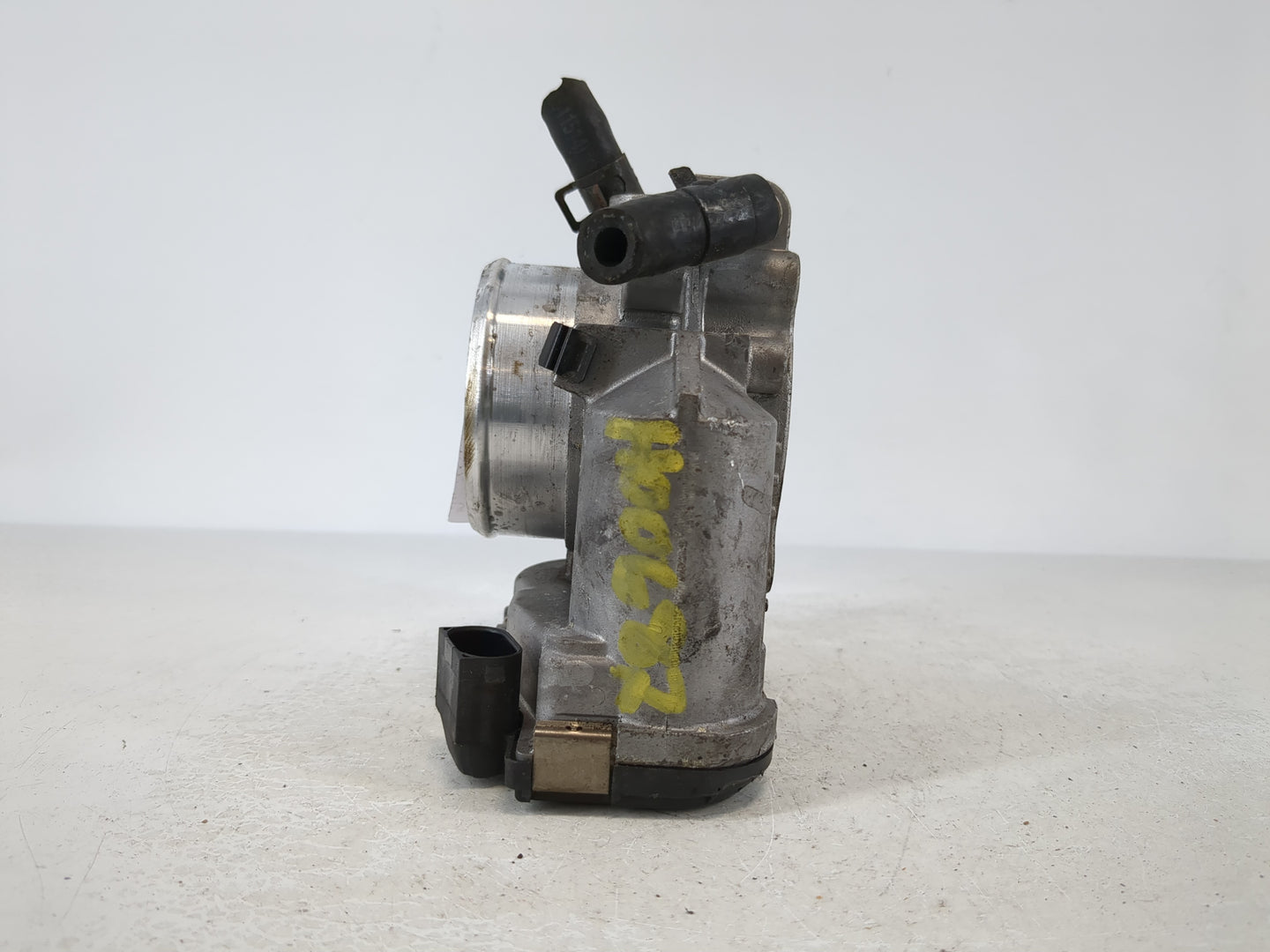 2011-2015 Hyundai Sonata Throttle Body P/N:355100-2G800 Fits Fits 2011 2012 2013 2014 2015 2016 OEM Used Auto Parts - Oemusedautoparts1.com