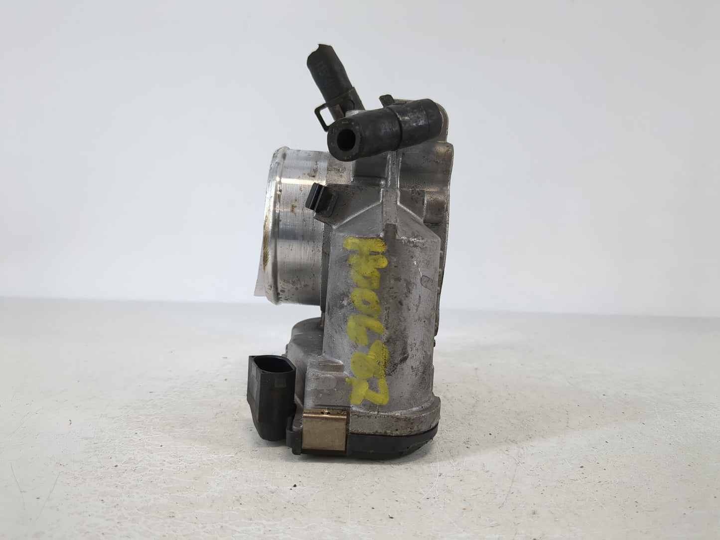 2011-2015 Hyundai Sonata Throttle Body P/N:355100-2G800 Fits Fits 2011 2012 2013 2014 2015 2016 OEM Used Auto Parts - Oemusedautoparts1.com