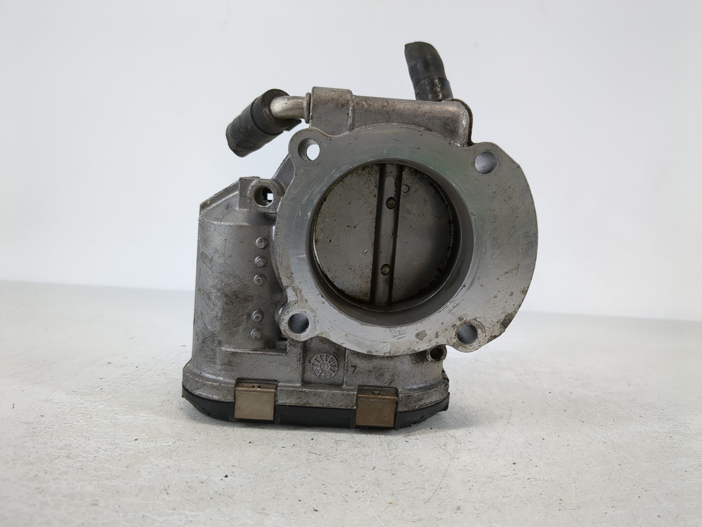 2011-2015 Hyundai Sonata Throttle Body P/N:355100-2G800 Fits Fits 2011 2012 2013 2014 2015 2016 OEM Used Auto Parts - Oemusedautoparts1.com