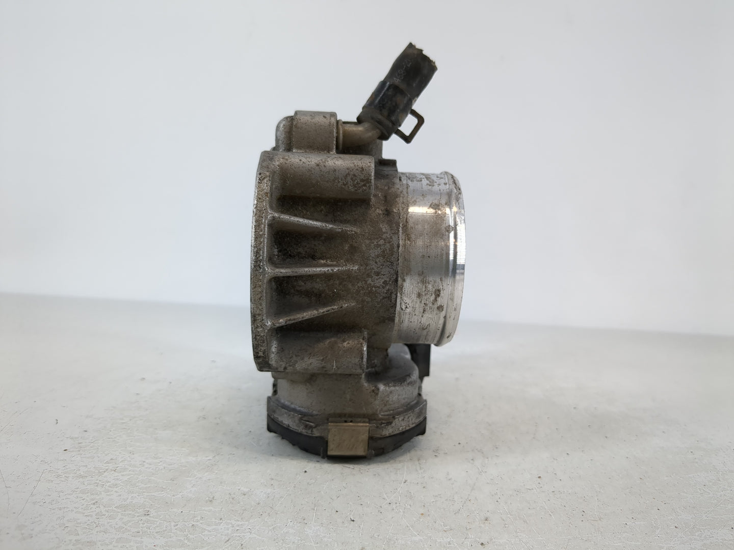 2011-2015 Hyundai Sonata Throttle Body P/N:355100-2G800 Fits Fits 2011 2012 2013 2014 2015 2016 OEM Used Auto Parts - Oemusedautoparts1.com