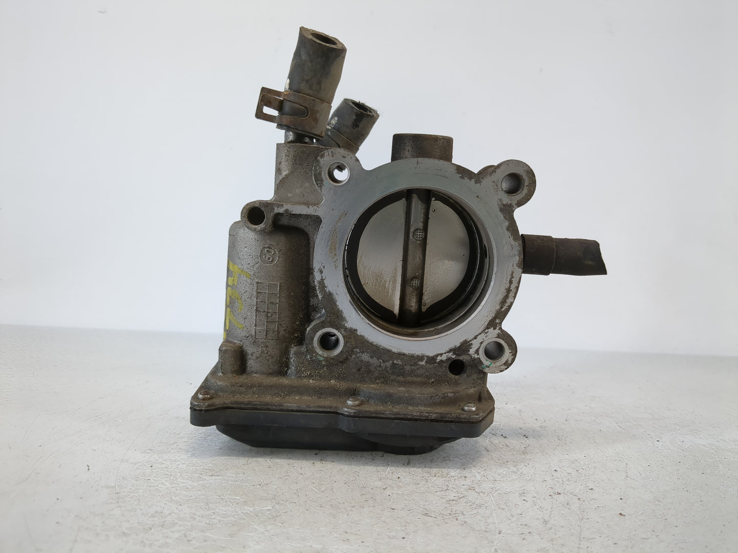 2013-2014 Hyundai Veloster Throttle Body P/N:35100-2B320 Fits Fits 2013 2014 2015 2016 OEM Used Auto Parts - Oemusedautoparts1.com