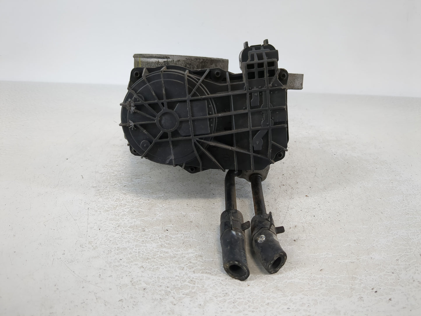 2009-2012 Hyundai Genesis Throttle Body P/N:35100-3C500 Fits Fits 2009 2010 2011 2012 OEM Used Auto Parts