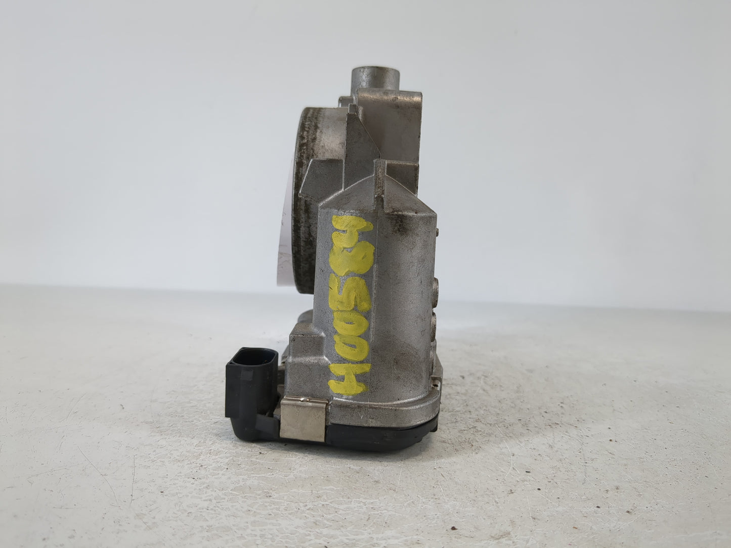 2001-2006 Mercedes-Benz S430 Throttle Body P/N:A 113 141 01 25 Fits Fits 2001 2002 2003 2004 2005 2006 2007 2008 2009 2010 2011 OEM Used Auto Parts - Oemusedautoparts1.com