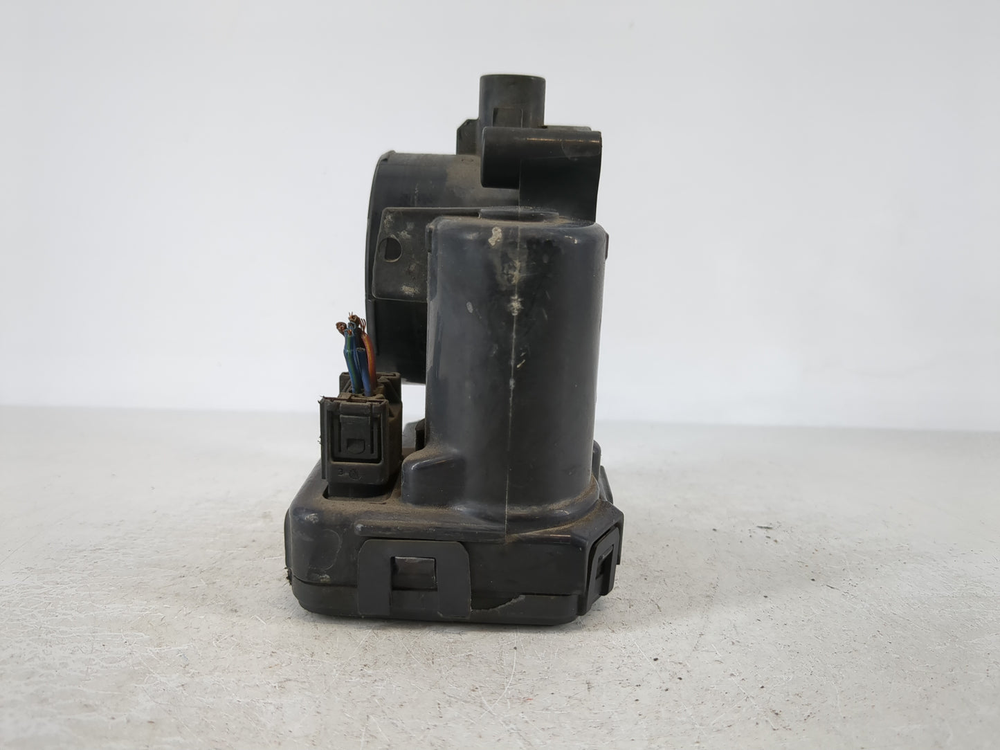 2008-2010 Chrysler Town & Country Throttle Body P/N:045938358AA Fits Fits 2008 2009 2010 2011 OEM Used Auto Parts