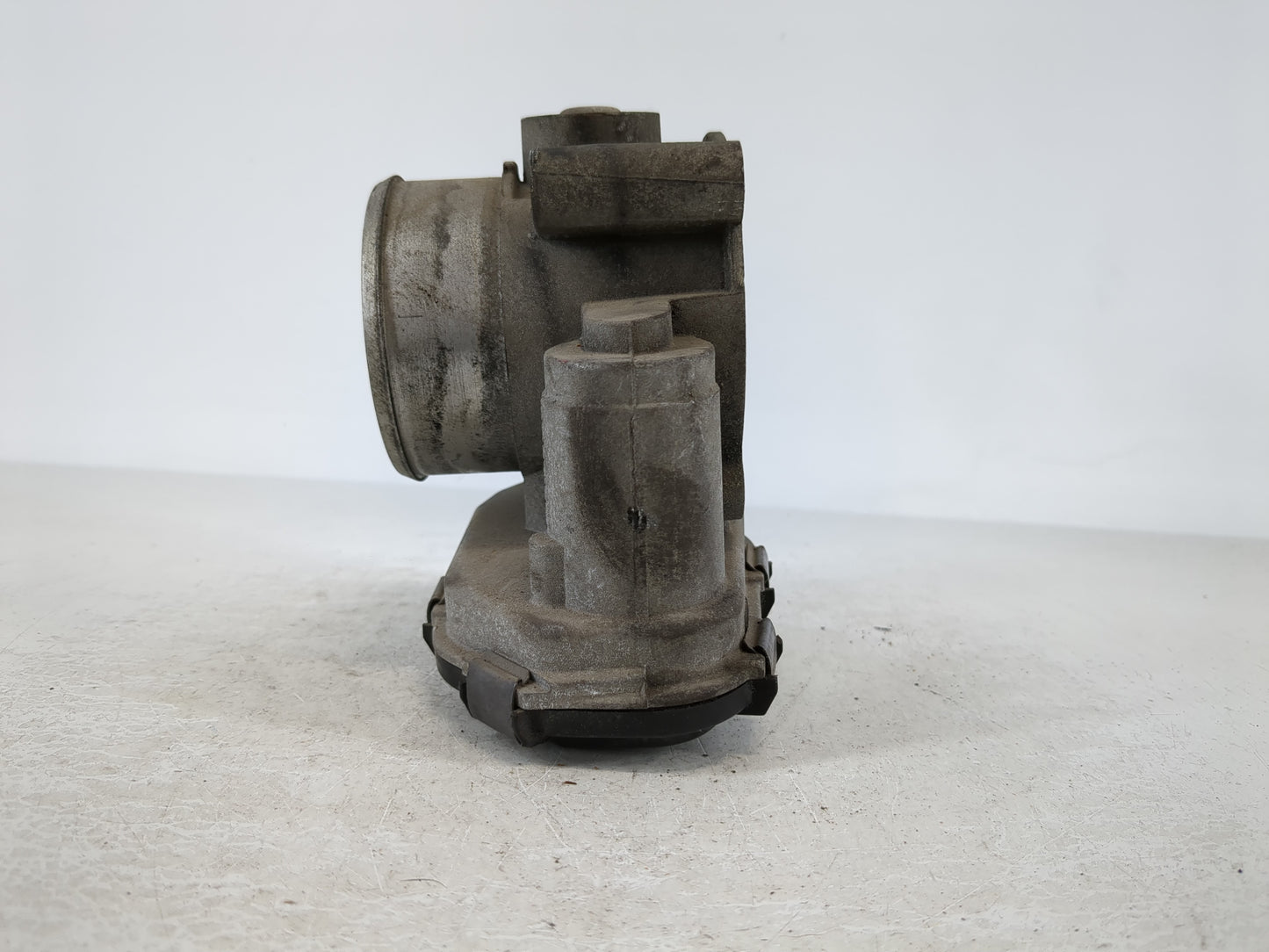 2015-2017 Ford Mustang Throttle Body P/N:H1429A-03 GB8F 9F991 BC Fits Fits 2015 2016 2017 2018 2019 2020 OEM Used Auto Parts - Oemusedautoparts1.com