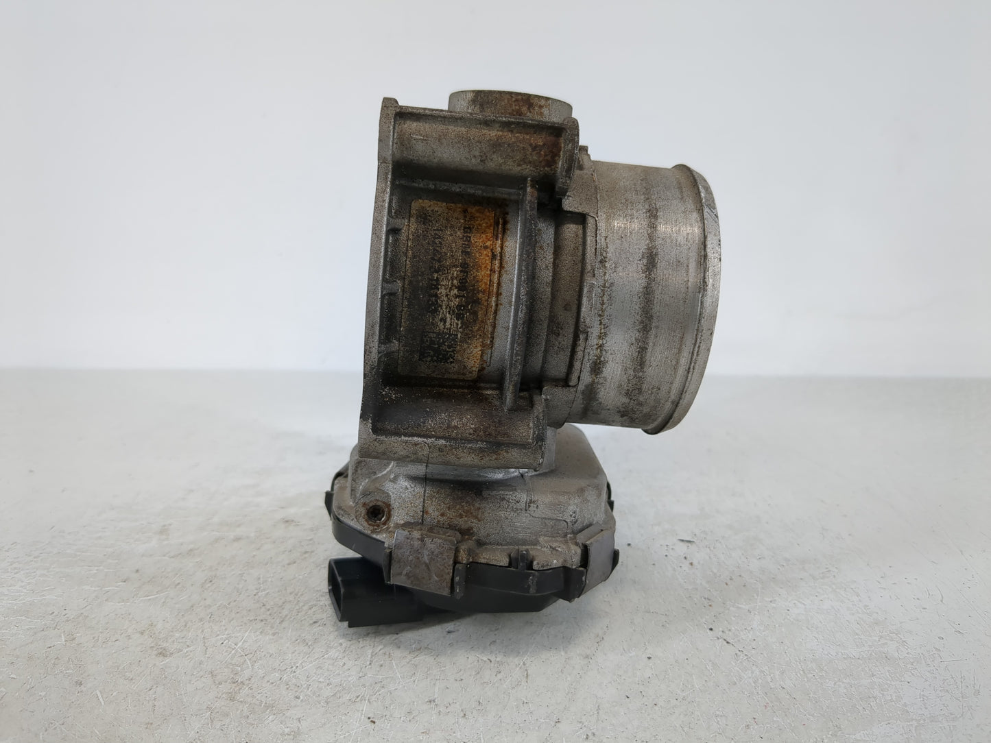 2015-2017 Ford Mustang Throttle Body P/N:H1429A-03 GB8F 9F991 BC Fits Fits 2015 2016 2017 2018 2019 2020 OEM Used Auto Parts - Oemusedautoparts1.com