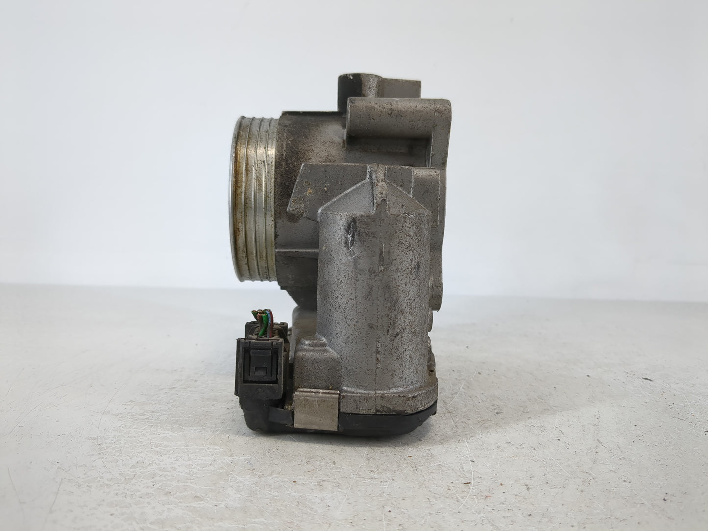 2002-2007 Volvo V70 Throttle Body P/N:30711554 Fits Fits 2002 2003 2004 2005 2006 2007 2008 2009 OEM Used Auto Parts