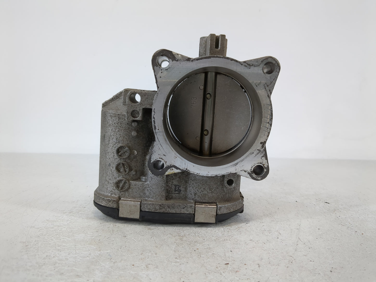 2002-2007 Volvo V70 Throttle Body P/N:30711554 Fits Fits 2002 2003 2004 2005 2006 2007 2008 2009 OEM Used Auto Parts