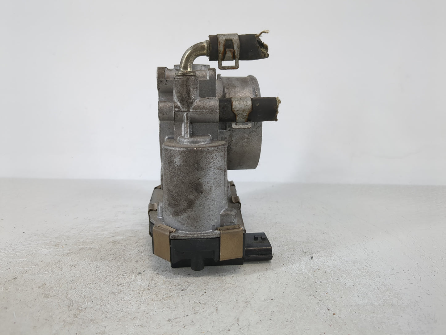 2016-2020 Infiniti Q50 Throttle Body P/N:RME60-52 Fits Fits 2016 2017 2018 2019 2020 OEM Used Auto Parts