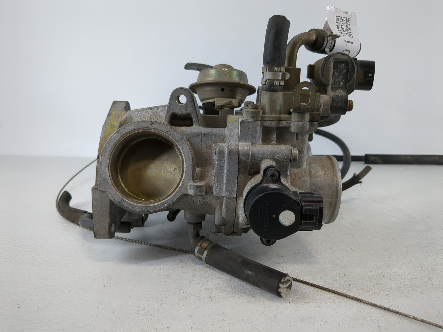 1999-2001 Lexus Es300 Throttle Body P/N:201508L01 Fits Fits 1999 2000 2001 OEM Used Auto Parts - Oemusedautoparts1.com