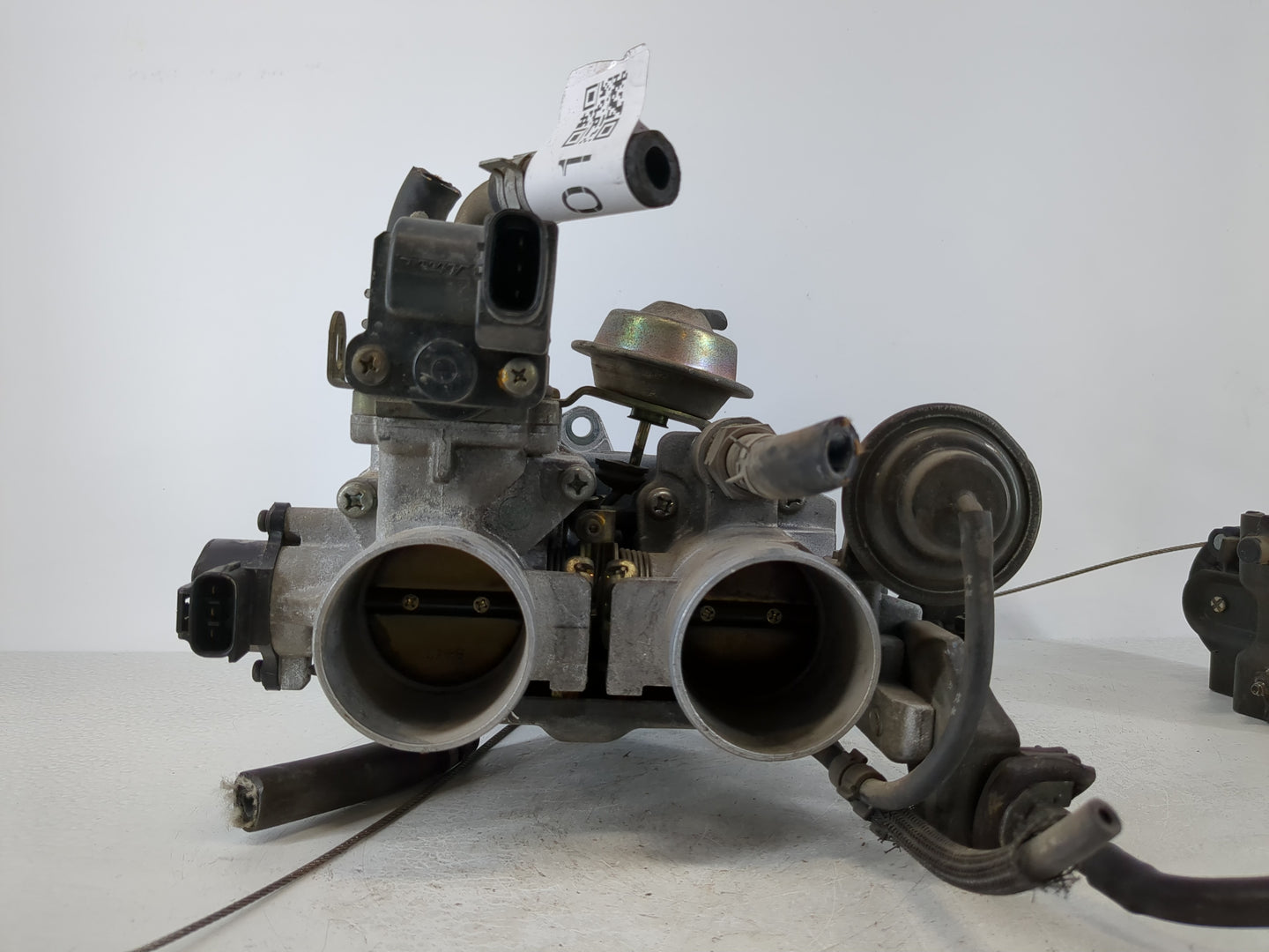 1999-2001 Lexus Es300 Throttle Body P/N:201508L01 Fits Fits 1999 2000 2001 OEM Used Auto Parts - Oemusedautoparts1.com