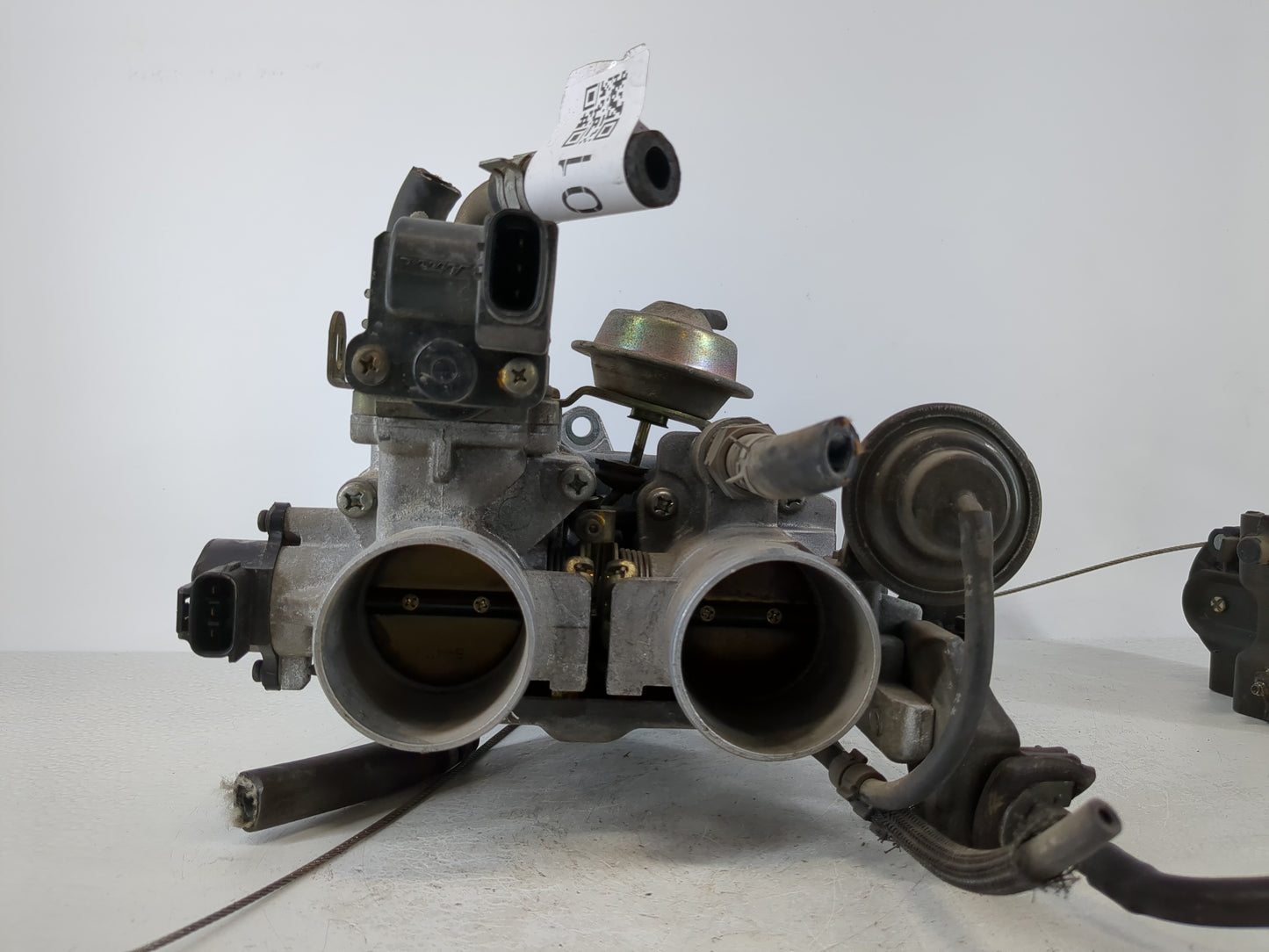 1999-2001 Lexus Es300 Throttle Body P/N:201508L01 Fits Fits 1999 2000 2001 OEM Used Auto Parts - Oemusedautoparts1.com