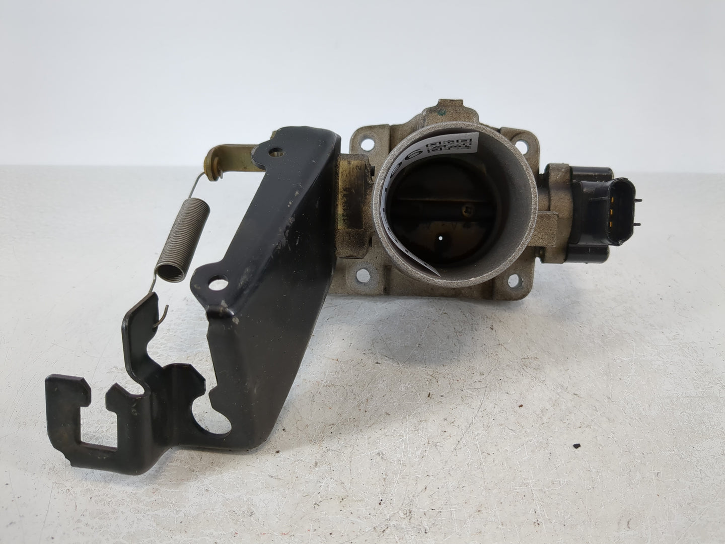 2000-2003 Ford Taurus Throttle Body P/N:F5RF 9B989 Fits Fits 2000 2001 2002 2003 OEM Used Auto Parts - Oemusedautoparts1.com