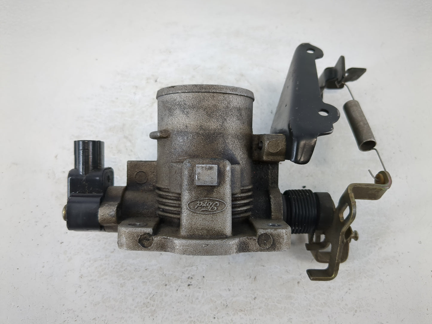 2000-2003 Ford Taurus Throttle Body P/N:F5RF 9B989 Fits Fits 2000 2001 2002 2003 OEM Used Auto Parts - Oemusedautoparts1.com