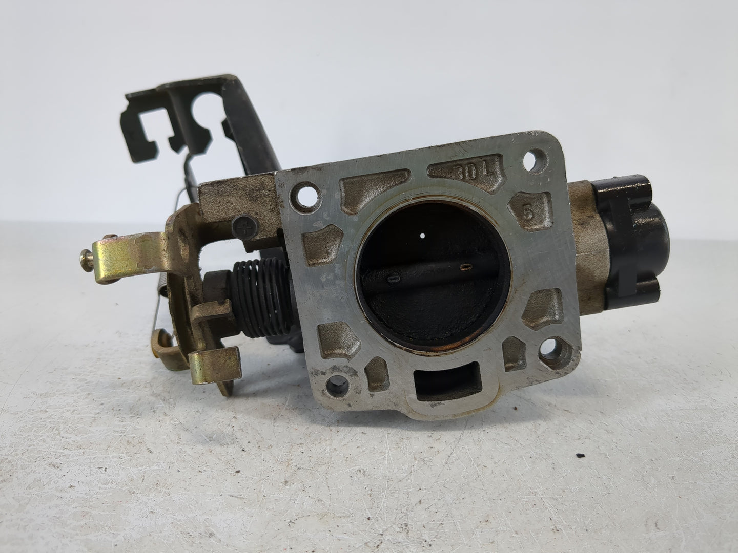 2000-2003 Ford Taurus Throttle Body P/N:F5RF 9B989 Fits Fits 2000 2001 2002 2003 OEM Used Auto Parts - Oemusedautoparts1.com