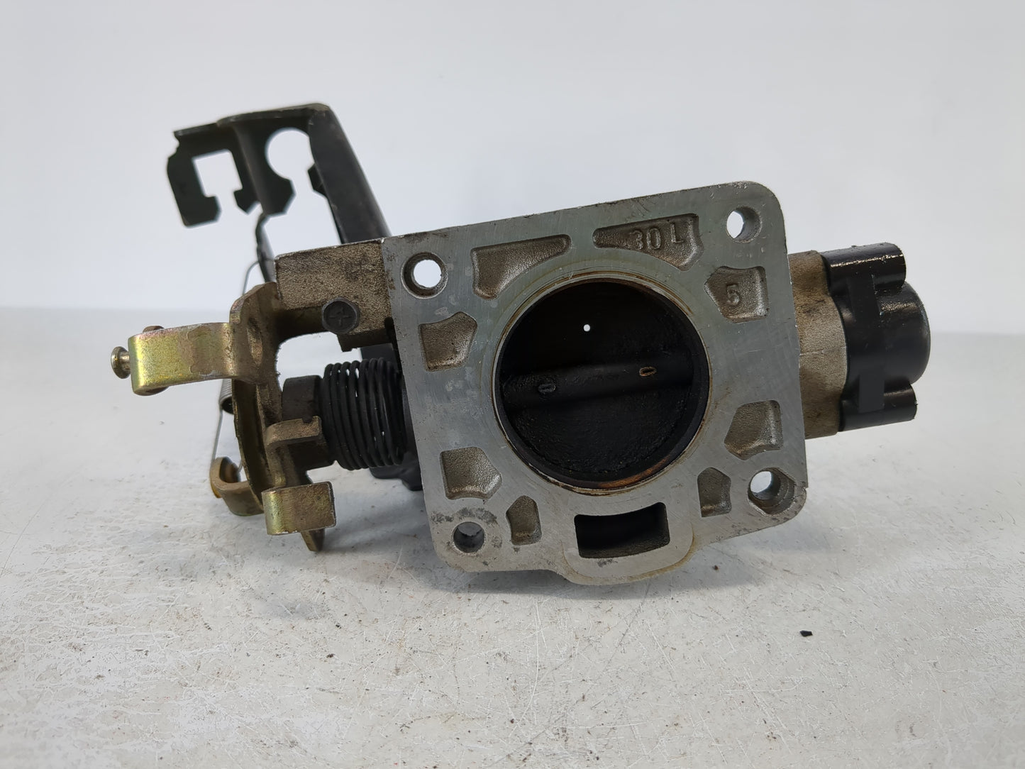 2000-2003 Ford Taurus Throttle Body P/N:F5RF 9B989 Fits Fits 2000 2001 2002 2003 OEM Used Auto Parts - Oemusedautoparts1.com