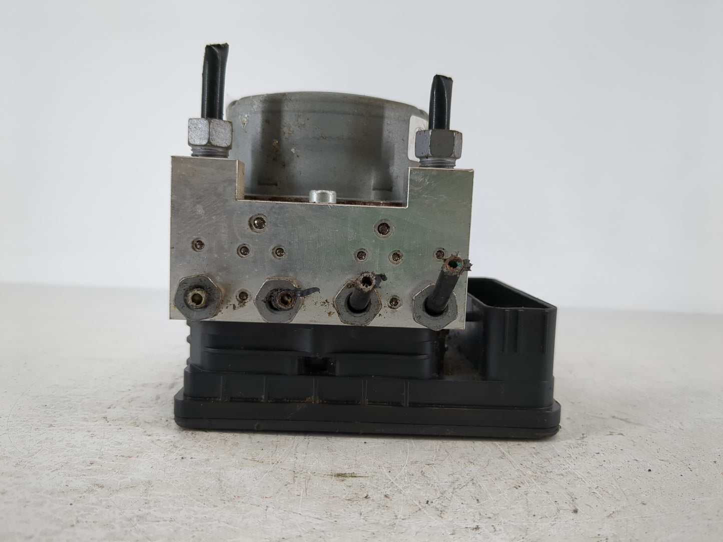 2017-2018 Ford Fusion ABS Pump Control Module Replacement P/N:HG9C-2B373-BG HG9C-2B373-BH Fits Fits 2017 2018 OEM Used Auto Parts - Oemusedautoparts1.com