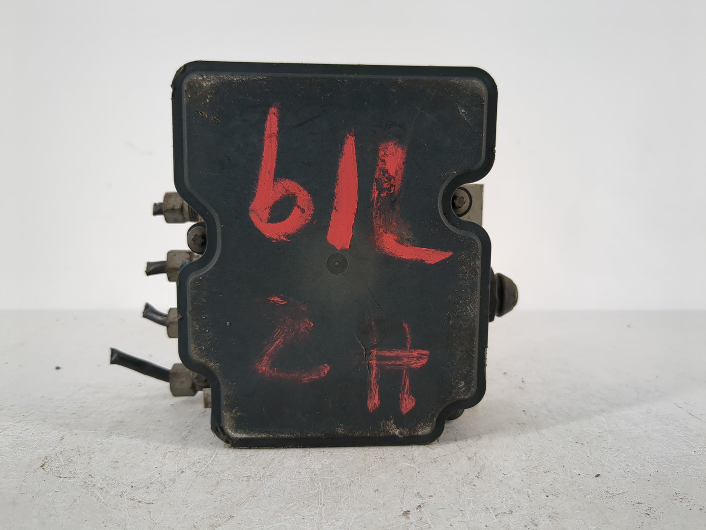 2013 Dodge Caravan ABS Pump Control Module Replacement P/N:P68183803AA Fits OEM Used Auto Parts