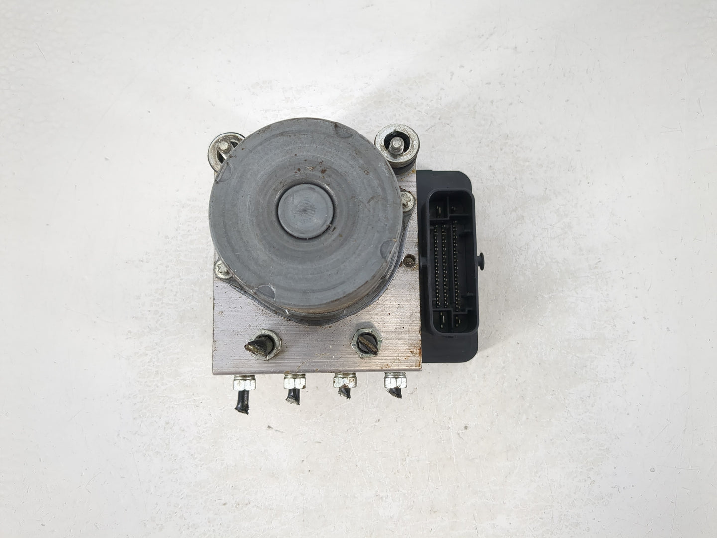2018-2019 Toyota Camry ABS Pump Control Module Replacement P/N:44540-33660 Fits Fits 2018 2019 OEM Used Auto Parts - Oemusedautoparts1.com