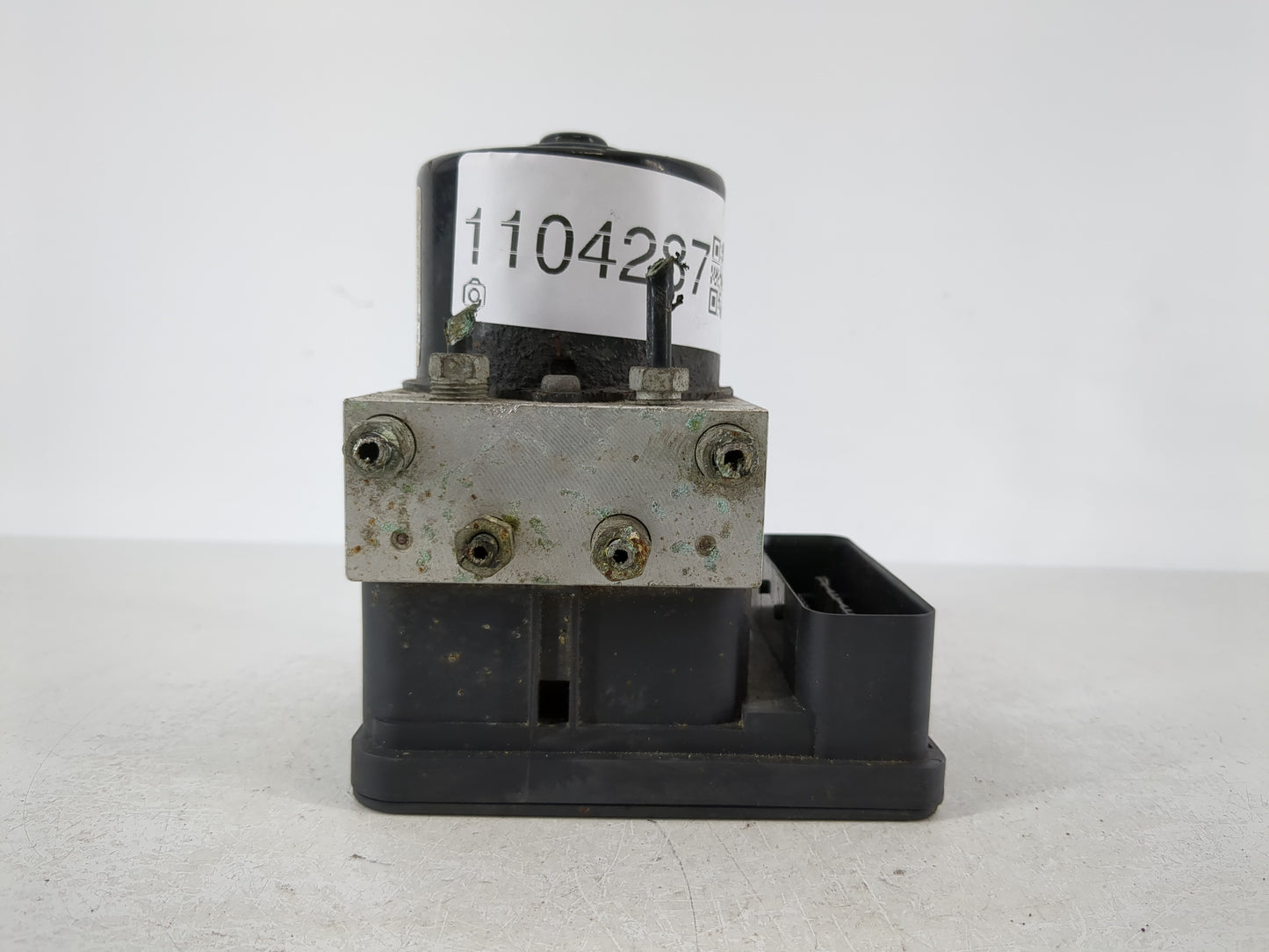 2006 Volvo V40 ABS Pump Control Module Replacement P/N:30672503 Fits Fits 2005 2007 OEM Used Auto Parts