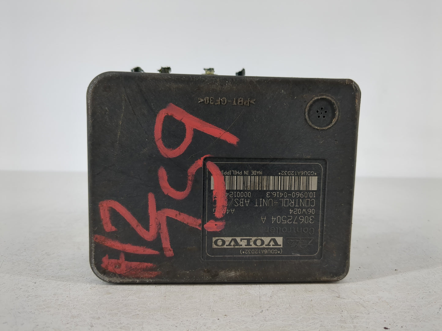 2006 Volvo V40 ABS Pump Control Module Replacement P/N:30672503 Fits Fits 2005 2007 OEM Used Auto Parts