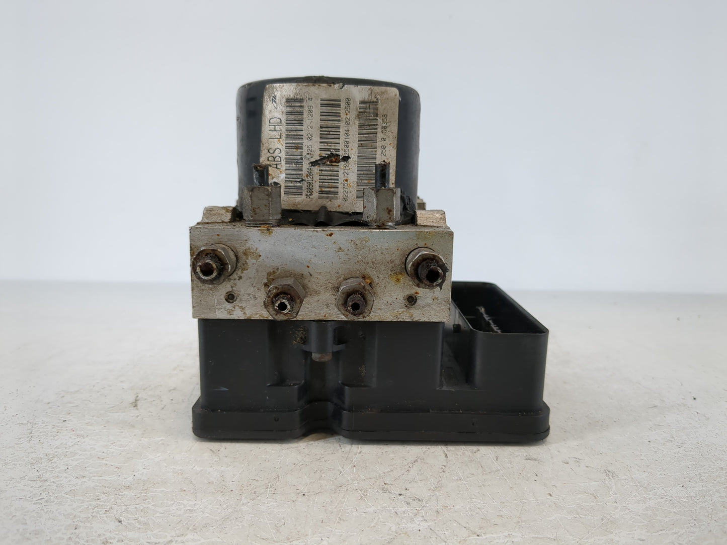 2010 Chrysler Sebring ABS Pump Control Module Replacement P/N:P68050120AA 5264750 Fits OEM Used Auto Parts