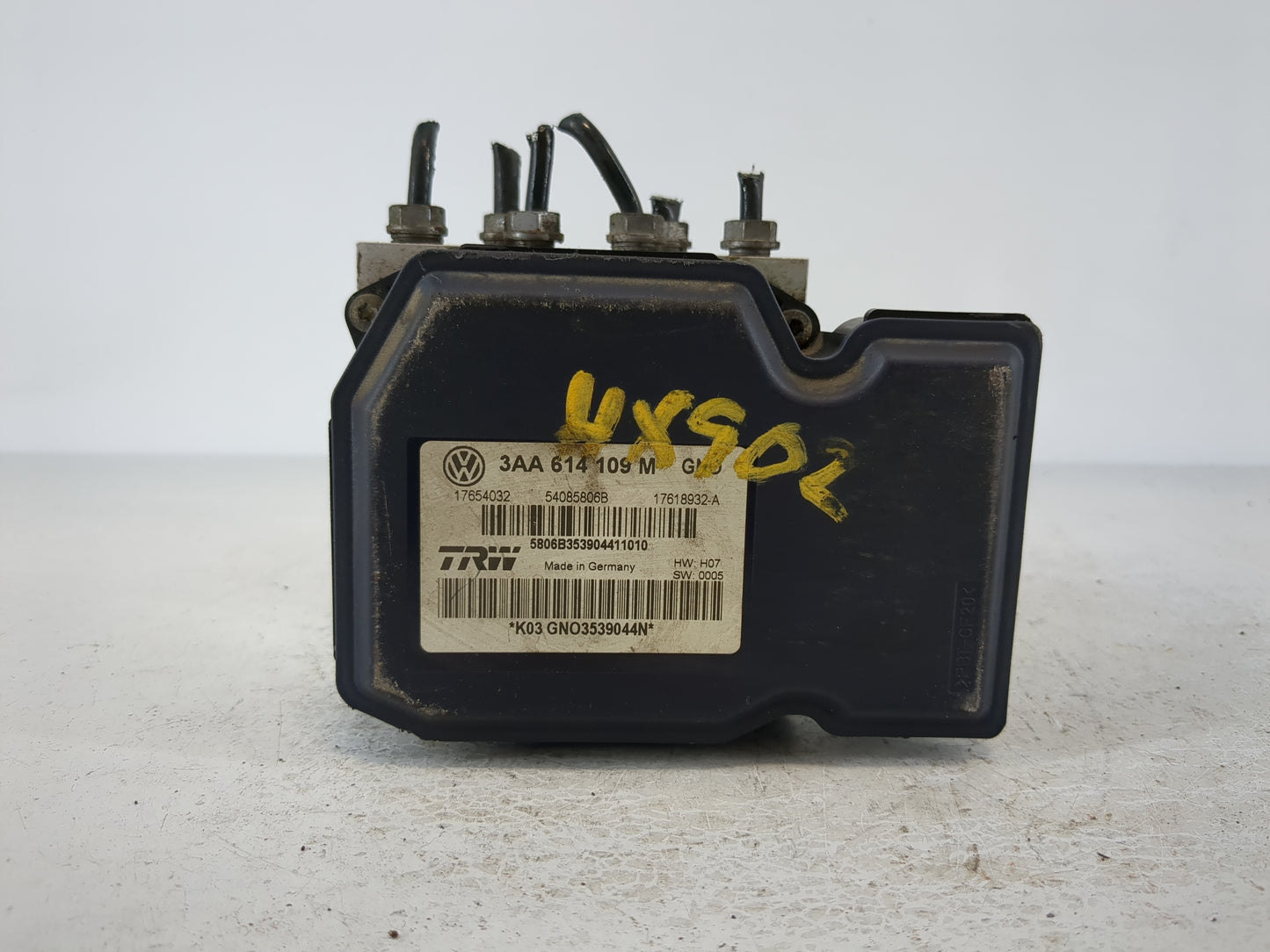 2011-2012 Volkswagen Cc ABS Pump Control Module Replacement P/N:3AA 614 109 M 3AA 614 109 AB Fits Fits 2011 2012 OEM Used Auto Parts - Oemusedautoparts1.com