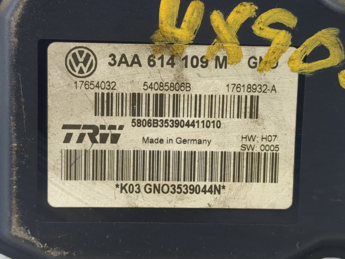 2011-2012 Volkswagen Cc ABS Pump Control Module Replacement P/N:3AA 614 109 M 3AA 614 109 AB Fits Fits 2011 2012 OEM Used Auto Parts - Oemusedautoparts1.com