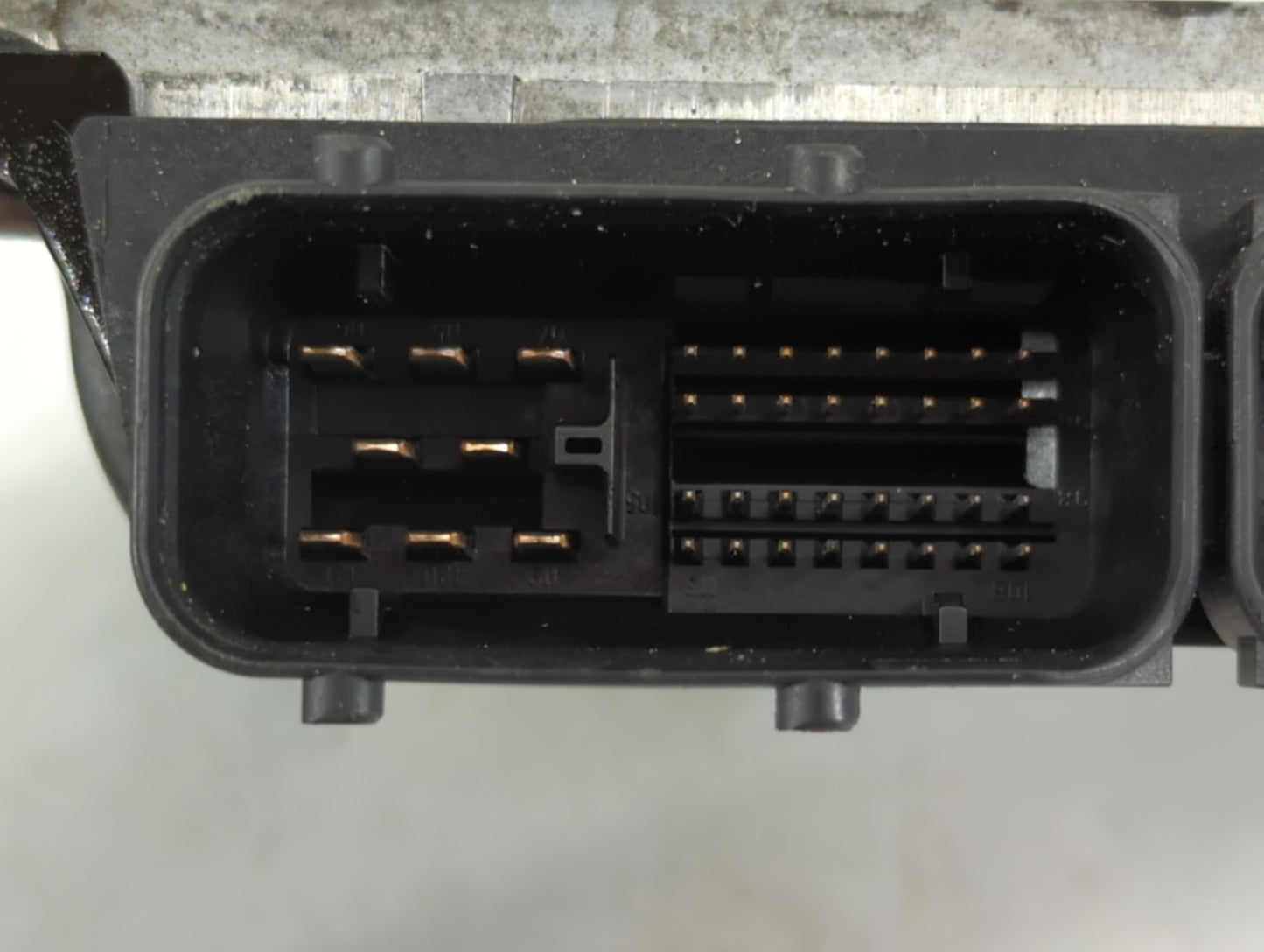 2006 Nissan Frontier PCM Engine Control Computer ECU ECM PCU OEM P/N:MEC80-350 B1 Fits OEM Used Auto Parts - Oemusedautoparts1.com