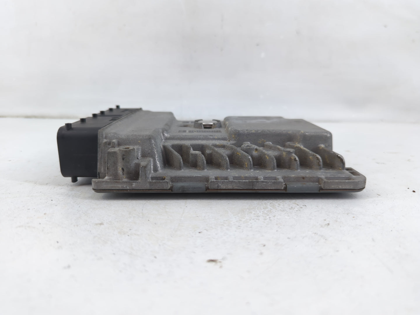 2014 Volkswagen Passat PCM Engine Control Computer ECU ECM PCU OEM P/N:06K 906 070 J Fits OEM Used Auto Parts - Oemusedautoparts1.com