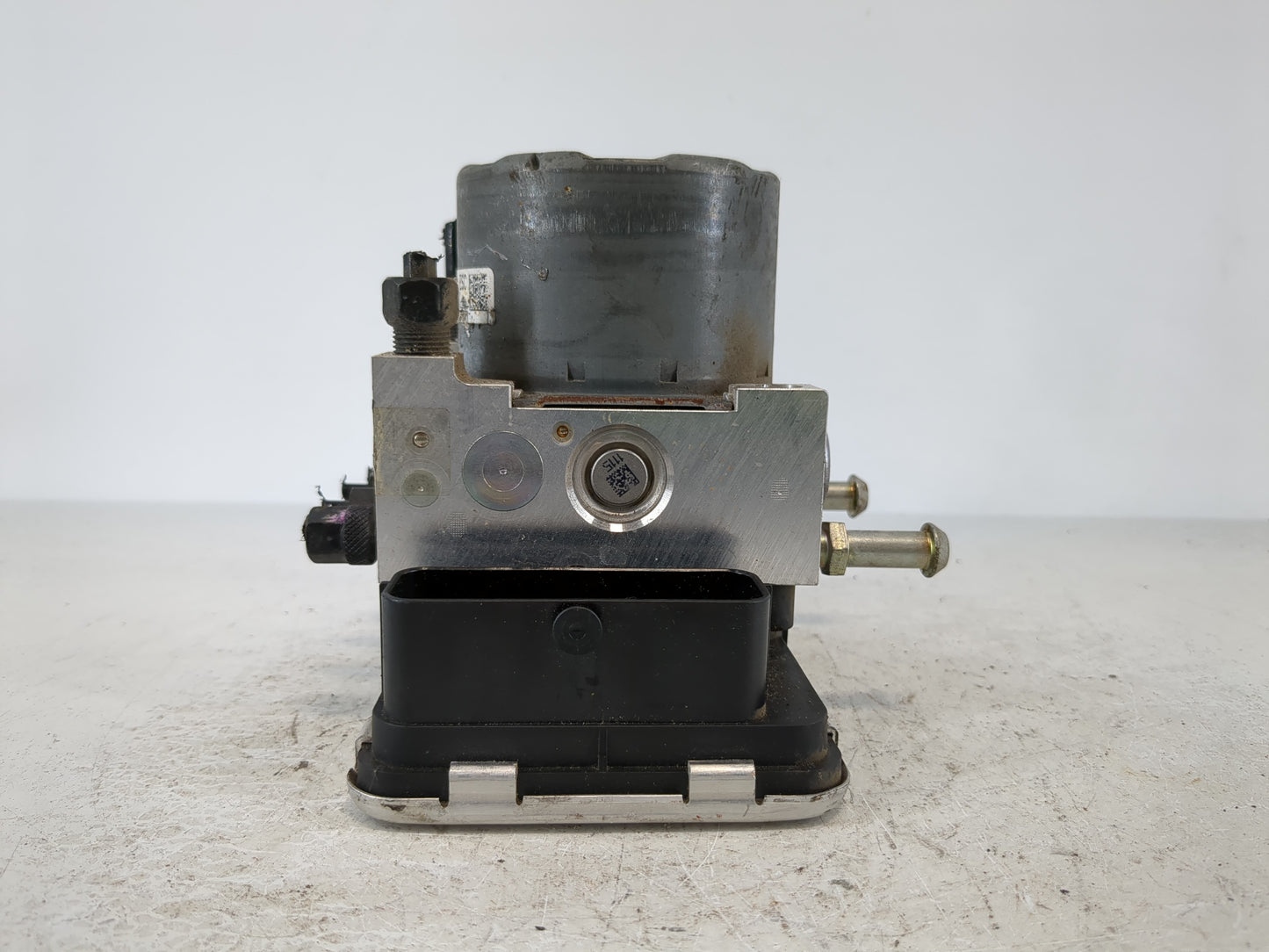2019-2020 Hyundai Veloster ABS Pump Control Module Replacement P/N:58900-J3200 Fits Fits 2019 2020 OEM Used Auto Parts - Oemusedautoparts1.com