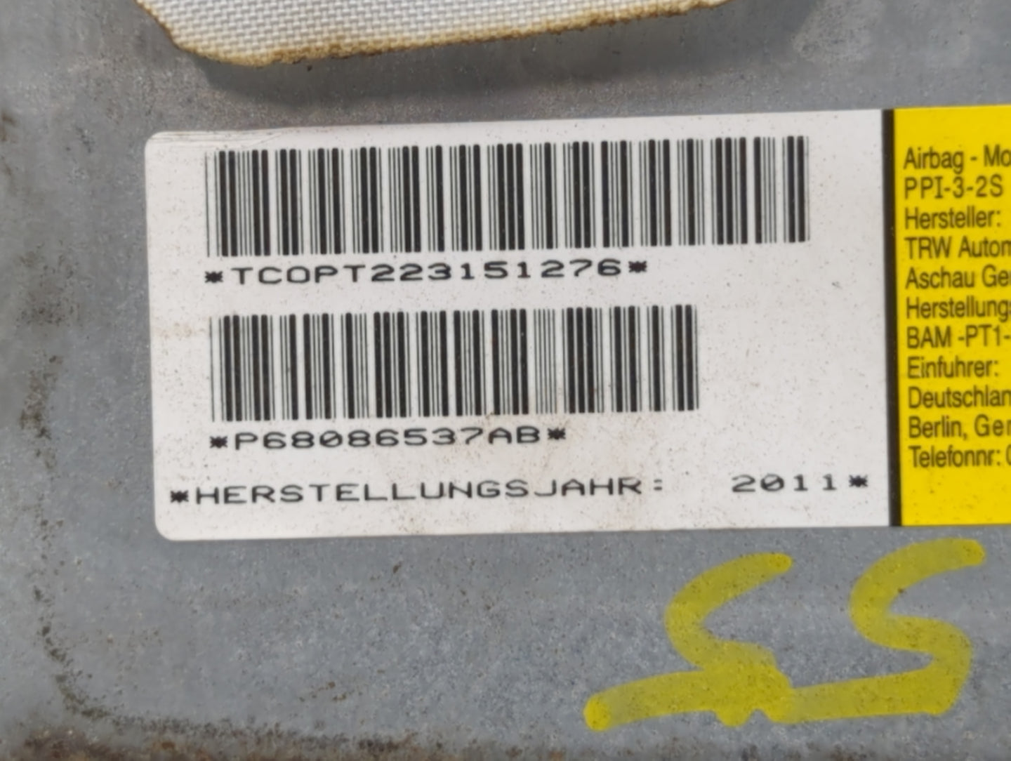 2011-2012 Chrysler Town & Country Air Bag Passenger Right Dashboard OEM P/N:P68086537AB Fits Fits 2011 2012 OEM Used Auto Parts - Oemusedautoparts1.com