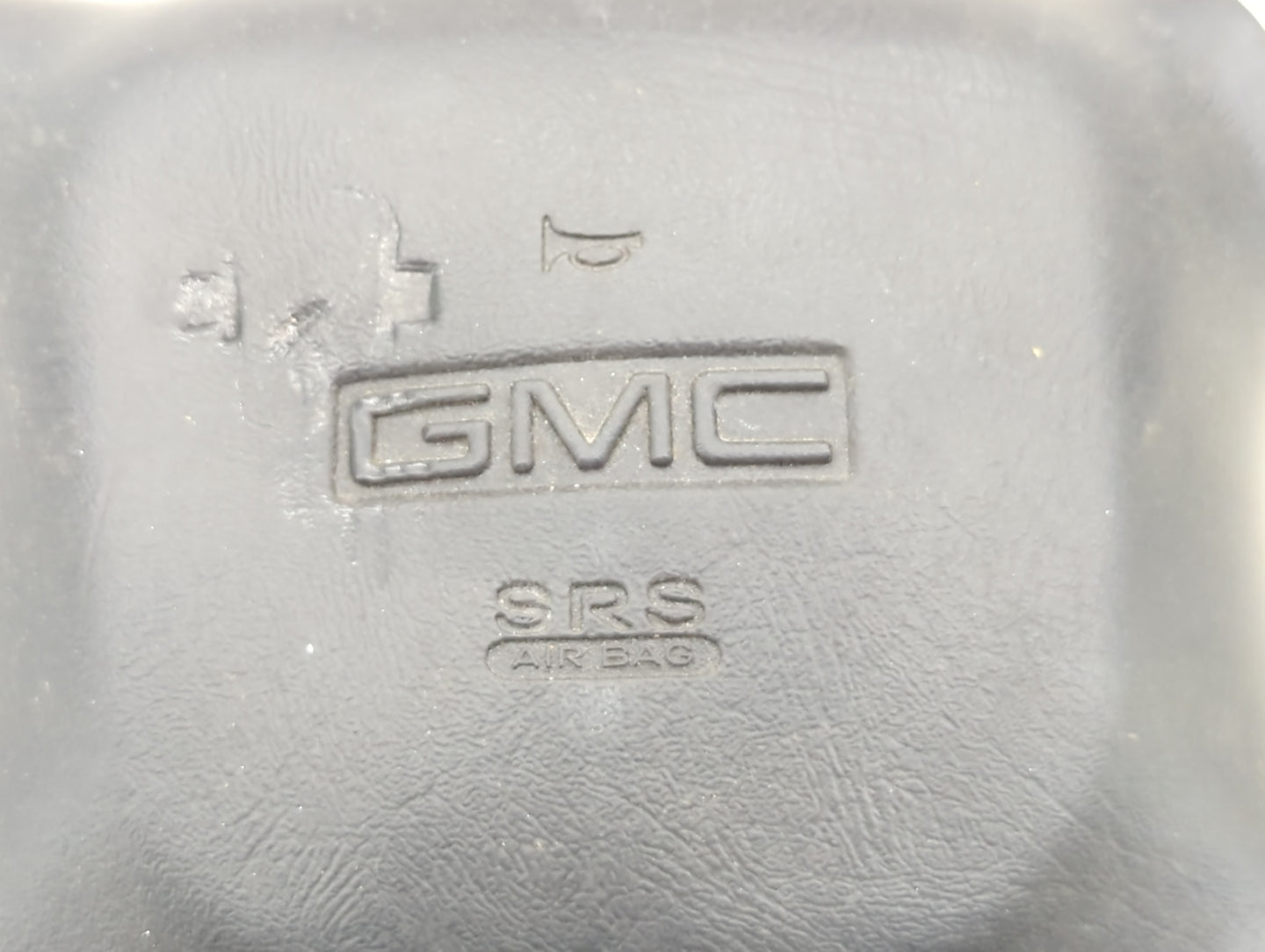 2001-2004 Chevrolet S10 Air Bag Driver Left Steering Wheel Mounted Fits Fits 2001 2002 2003 2004 2005 OEM Used Auto Parts - Oemusedautoparts1.com