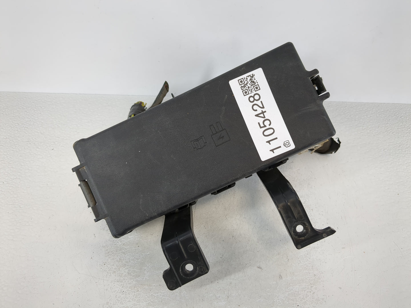 2006-2009 Ford Fusion Fusebox Fuse Box Panel Relay Module P/N:8E5T-14290-S Fits Fits 2006 2007 2008 2009 OEM Used Auto Parts - Oemusedautoparts1.com