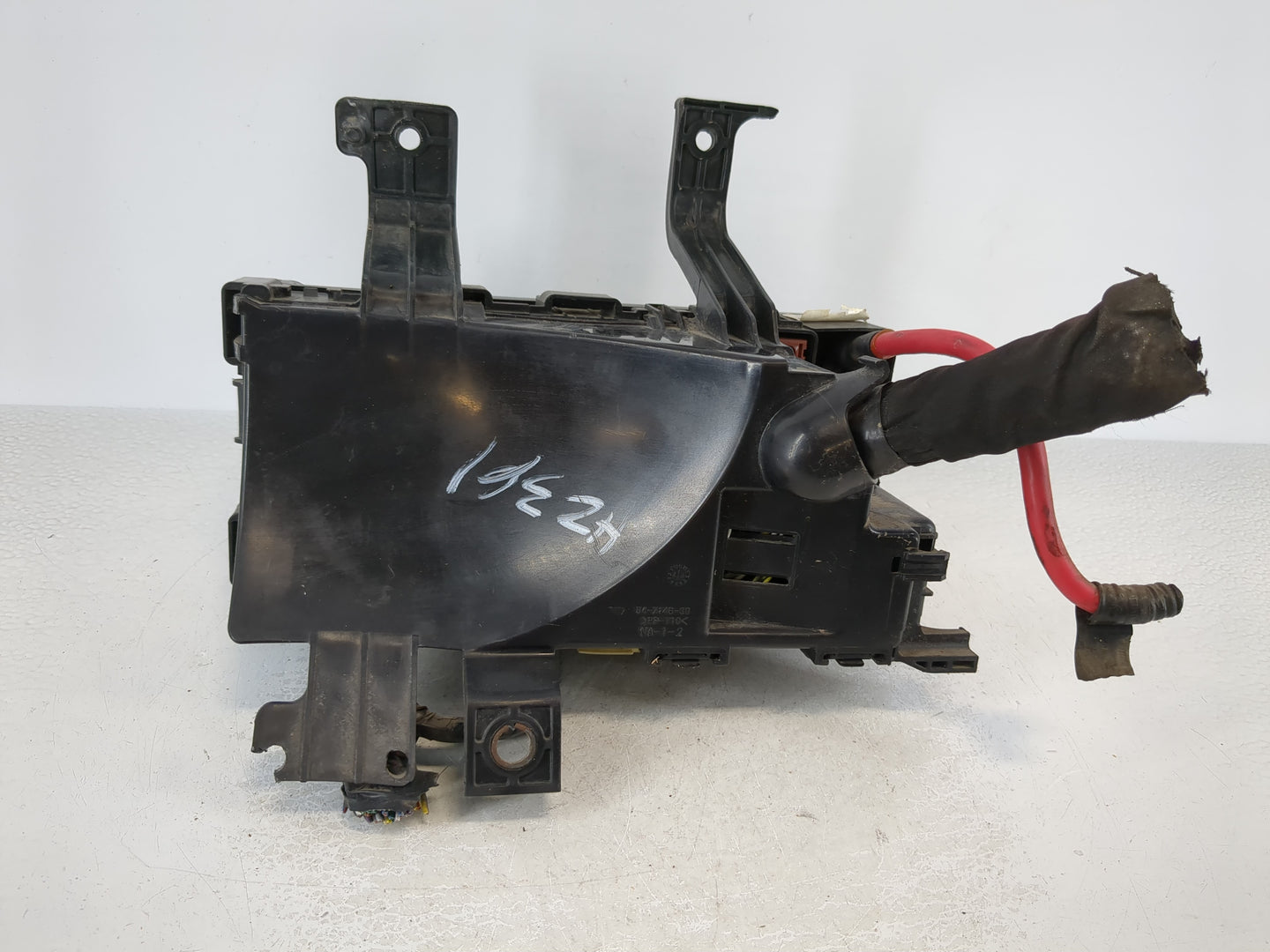 2006-2009 Ford Fusion Fusebox Fuse Box Panel Relay Module P/N:8E5T-14290-S Fits Fits 2006 2007 2008 2009 OEM Used Auto Parts - Oemusedautoparts1.com