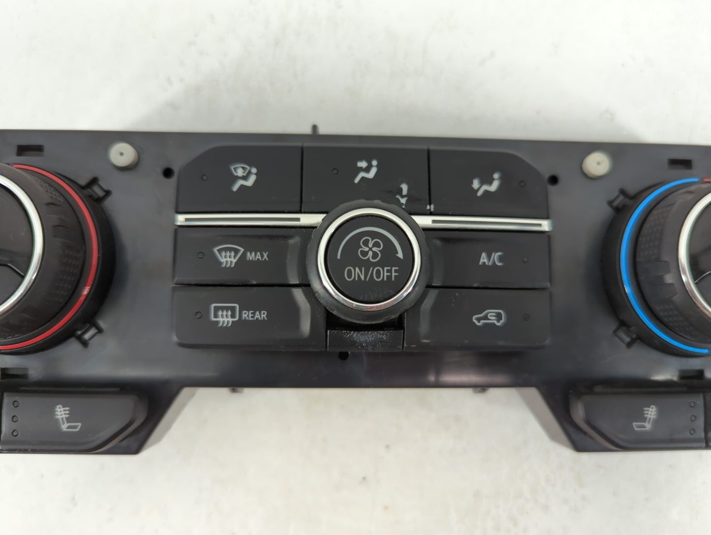 2020-2022 Chevrolet Silverado 1500 Climate Control Module Temperature AC/Heater Replacement P/N:84692241 Fits Fits 2020 2021 2022 OEM Used Auto Parts