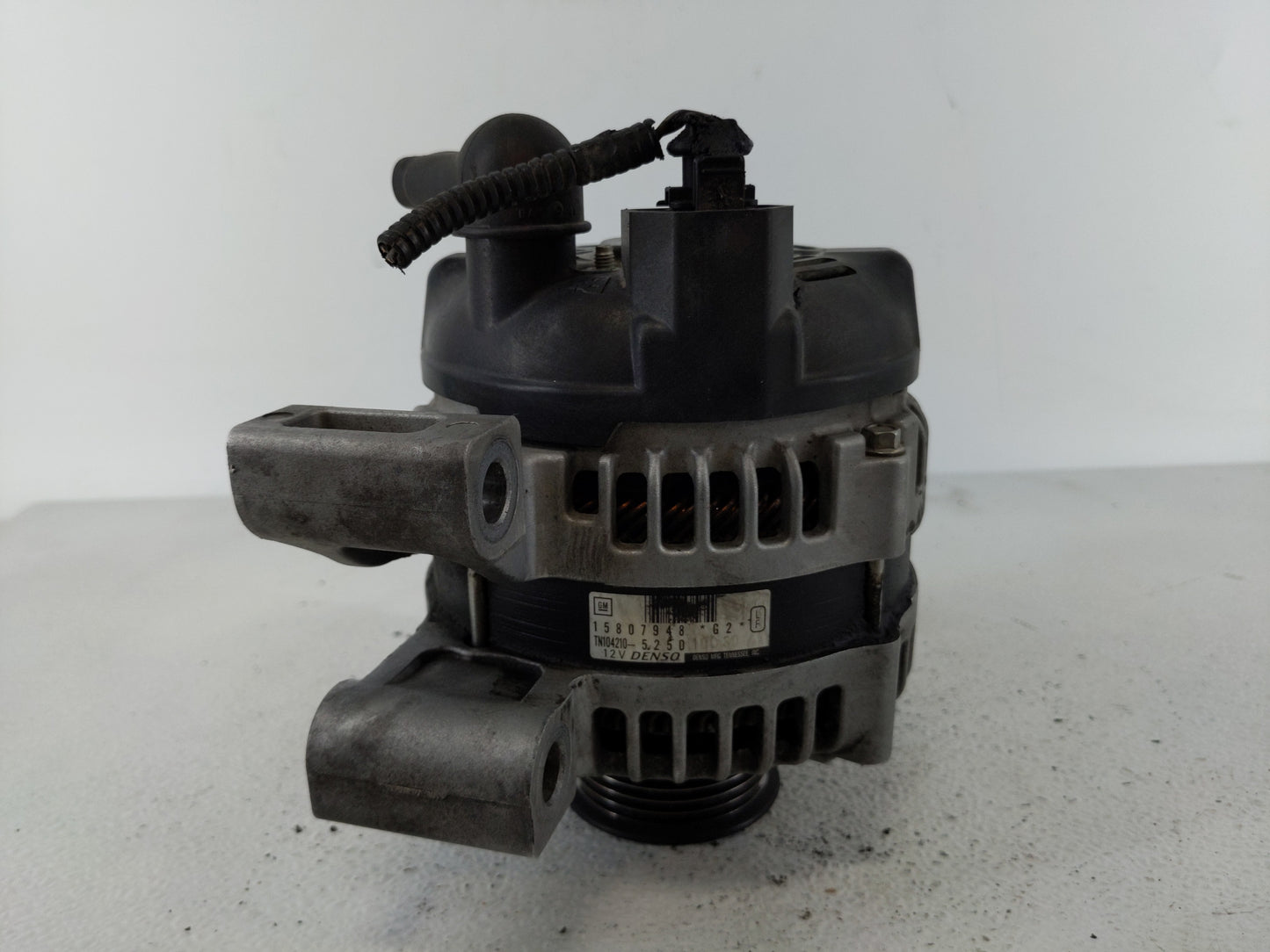 2013-2017 Chevrolet Equinox Alternator Replacement Generator Charging Assembly Engine OEM P/N:TN104210-5250 15807948 Fits OEM Used Auto Parts