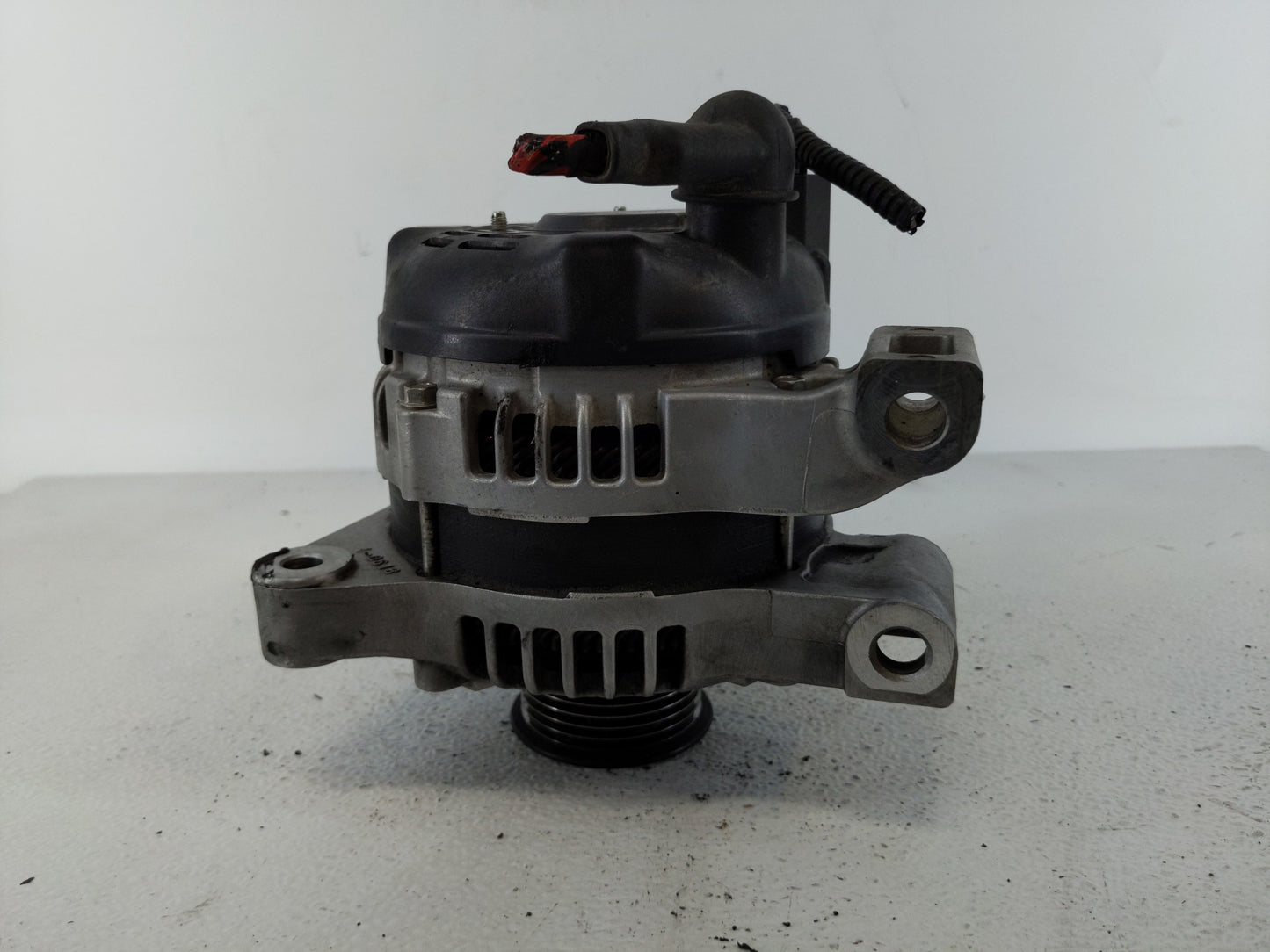 2013-2017 Chevrolet Equinox Alternator Replacement Generator Charging Assembly Engine OEM P/N:TN104210-5250 15807948 Fits OEM Used Auto Parts