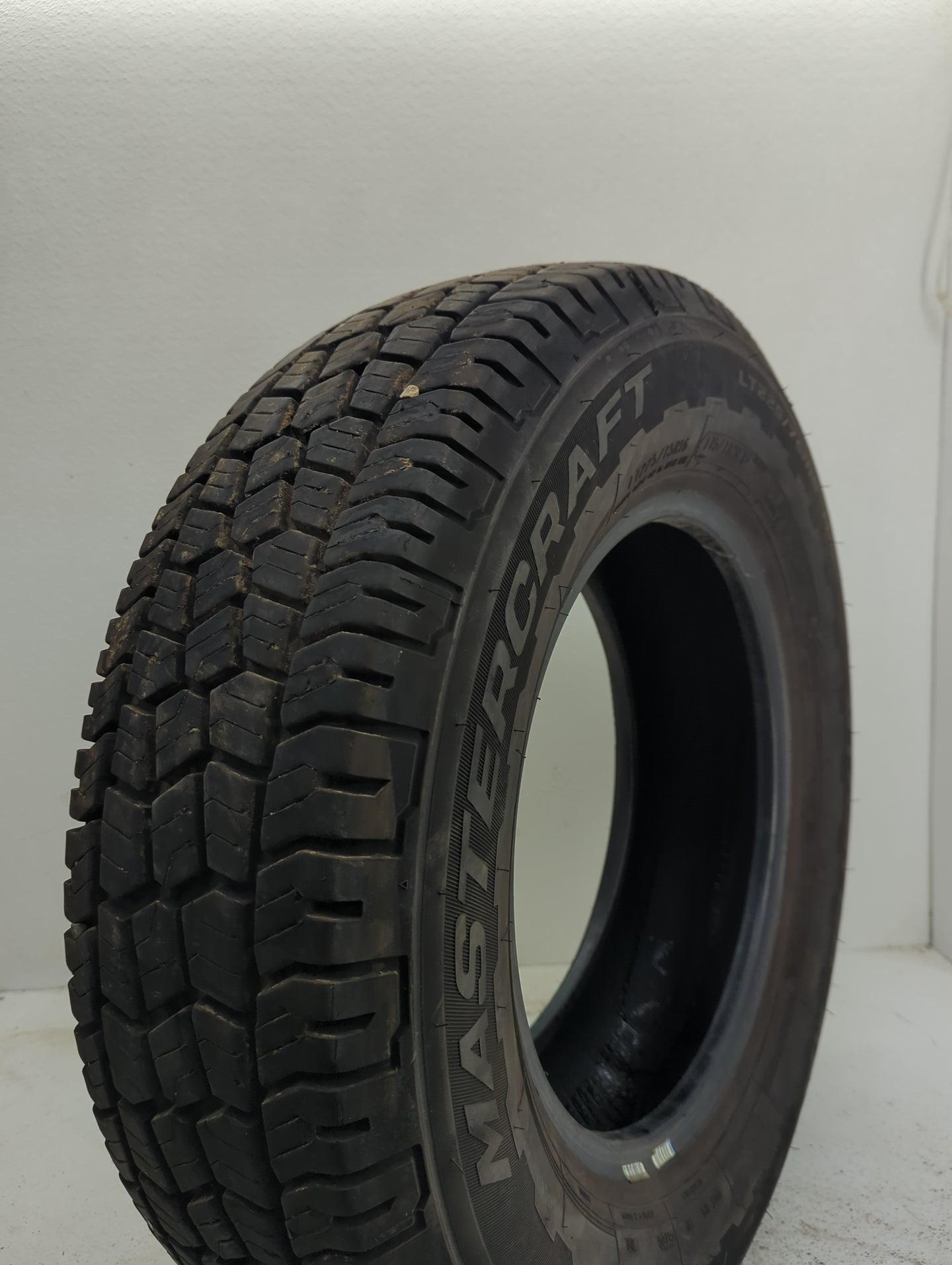 Used Tire LT225/75R16 MASTERCRAFT STRATUS 115/112R - Tread Depth 10/32 - Oemusedautoparts1.com