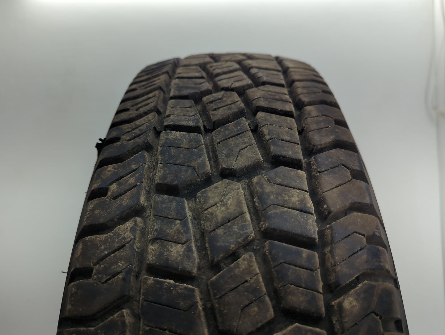 Used Tire LT225/75R16 MASTERCRAFT STRATUS 115/112R - Tread Depth 10/32 - Oemusedautoparts1.com